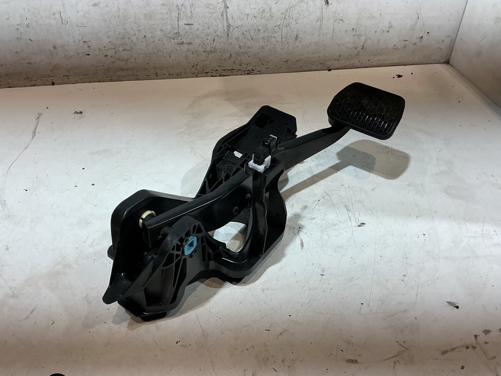 Pedale Freno A1772901000 Usato