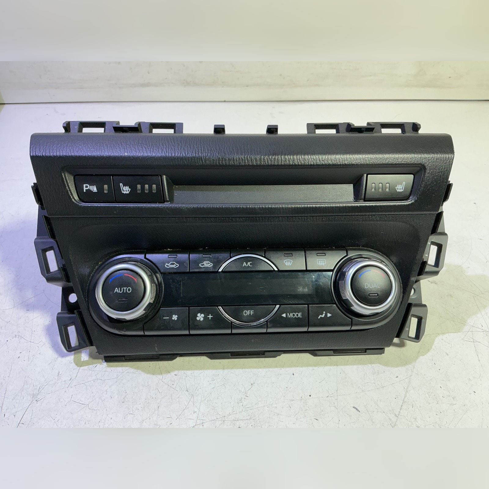 Blocco Comando Climatizzazione (Mazda) BHR161190B BHT1 61 190 B Usato