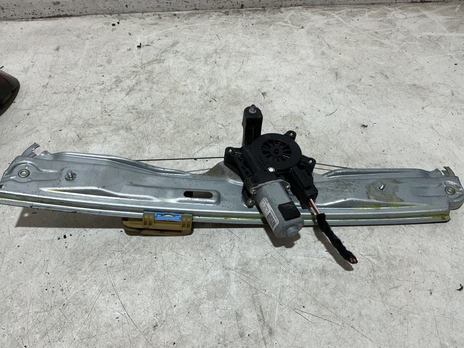 Alzacristallo Elettr. Porta Post. Con Motorino Sinistro 52093915 Usato