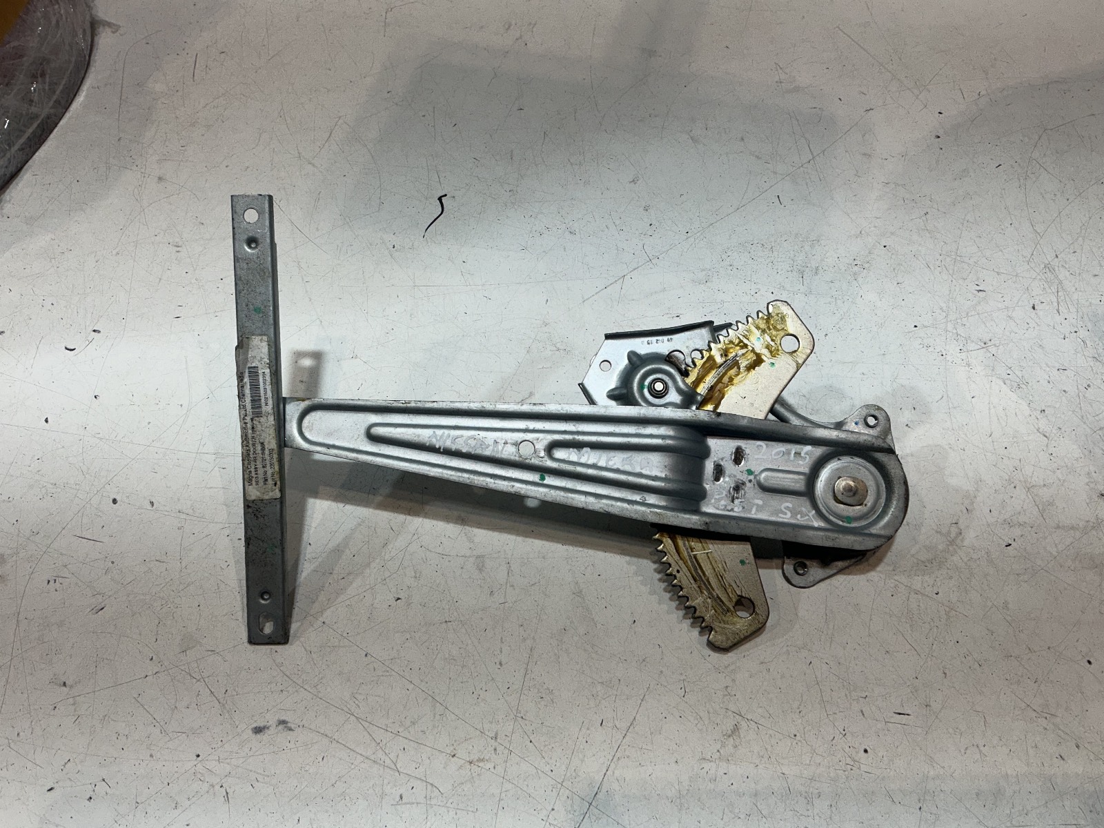 Alzacristallo Porta Post. Sinistro (Magna Closures) 827211HB5A Usato