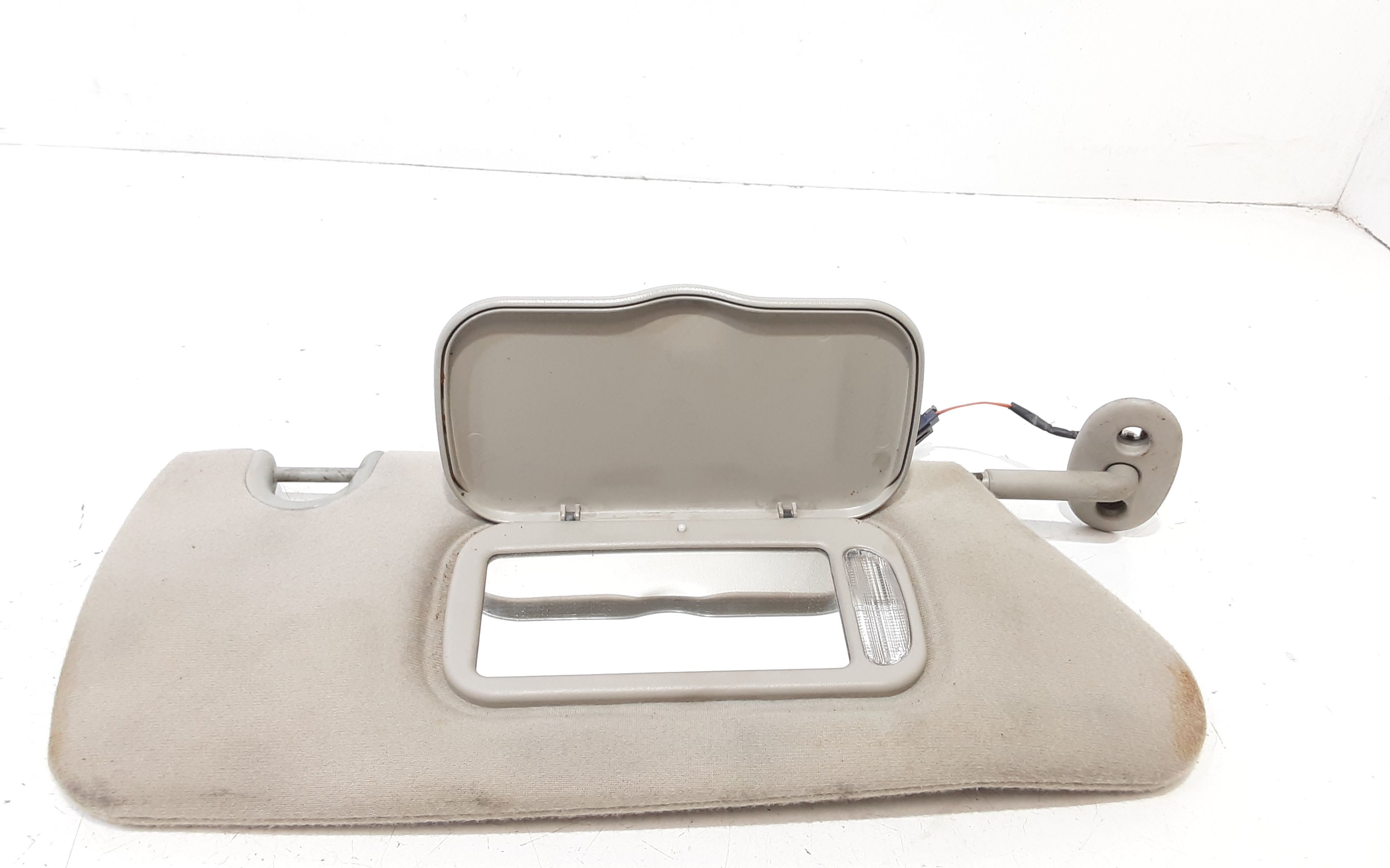 Aletta Parasole Parabrezza Destro K0YX58BD1AC Usato