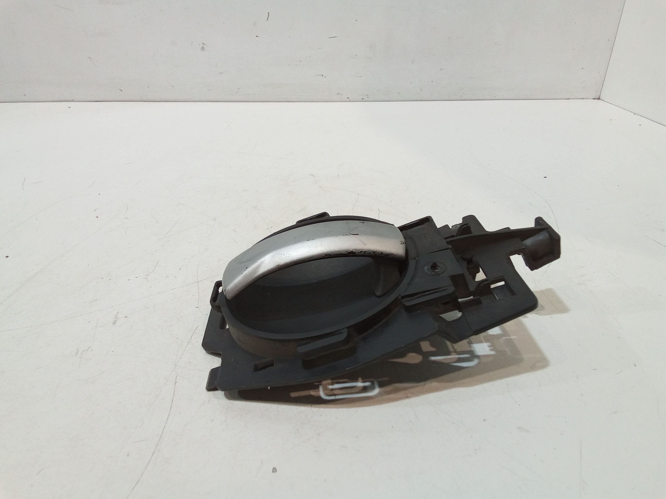 Maniglia Int. Apertura Porta Ant. Sinistro 9143K4 Usato