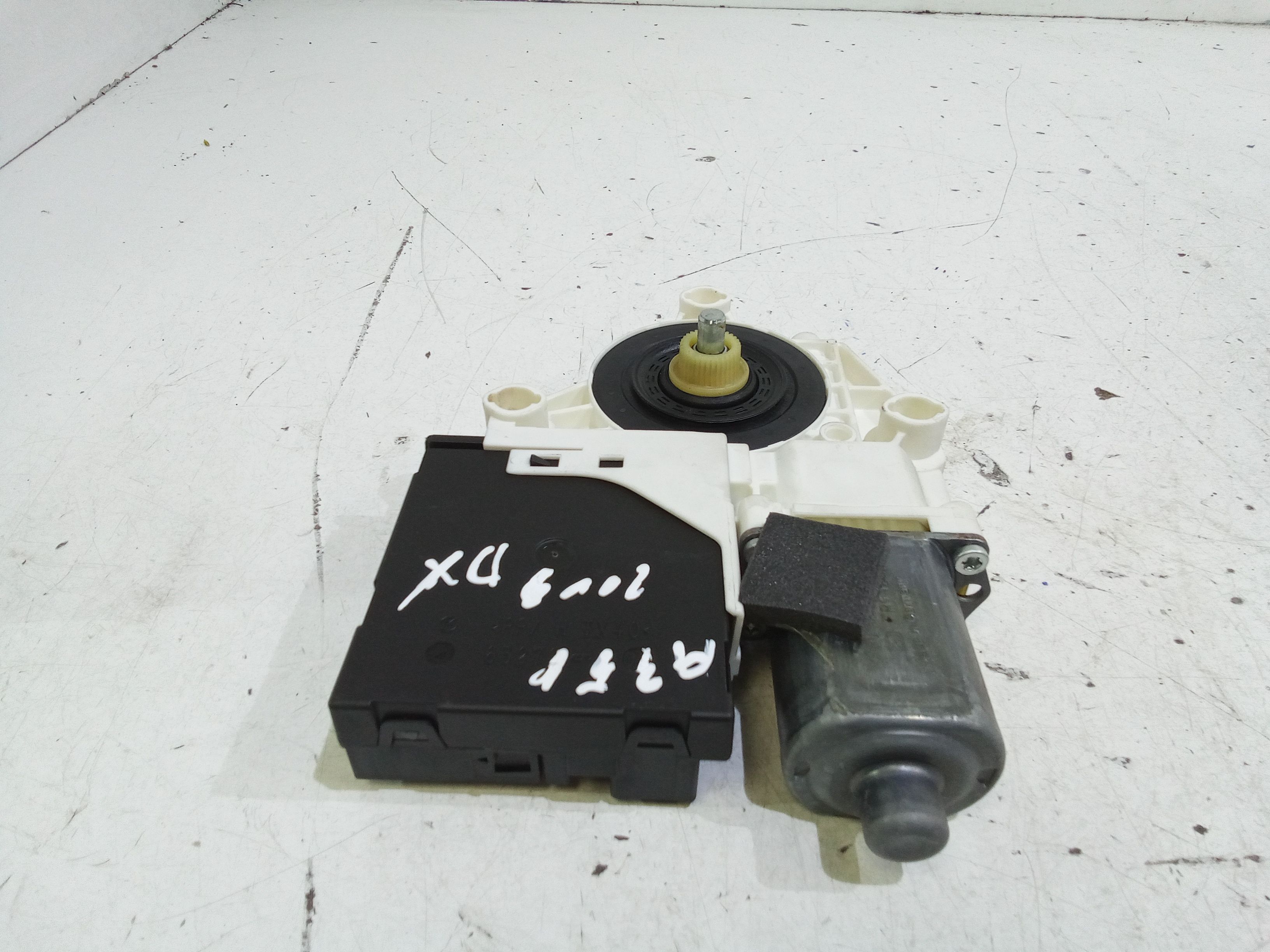 Motorino Alzacristallo Porta Ant. Destro 8P0959802G Usato