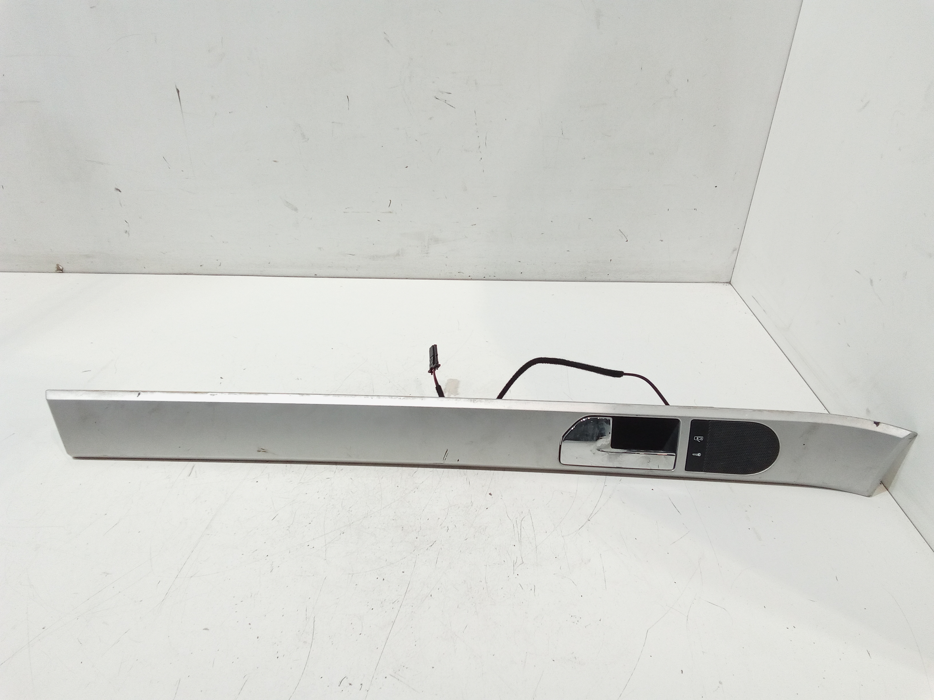 Maniglia Int. Apertura Porta Ant. Sinistro 7L6867061F5W8 Usato