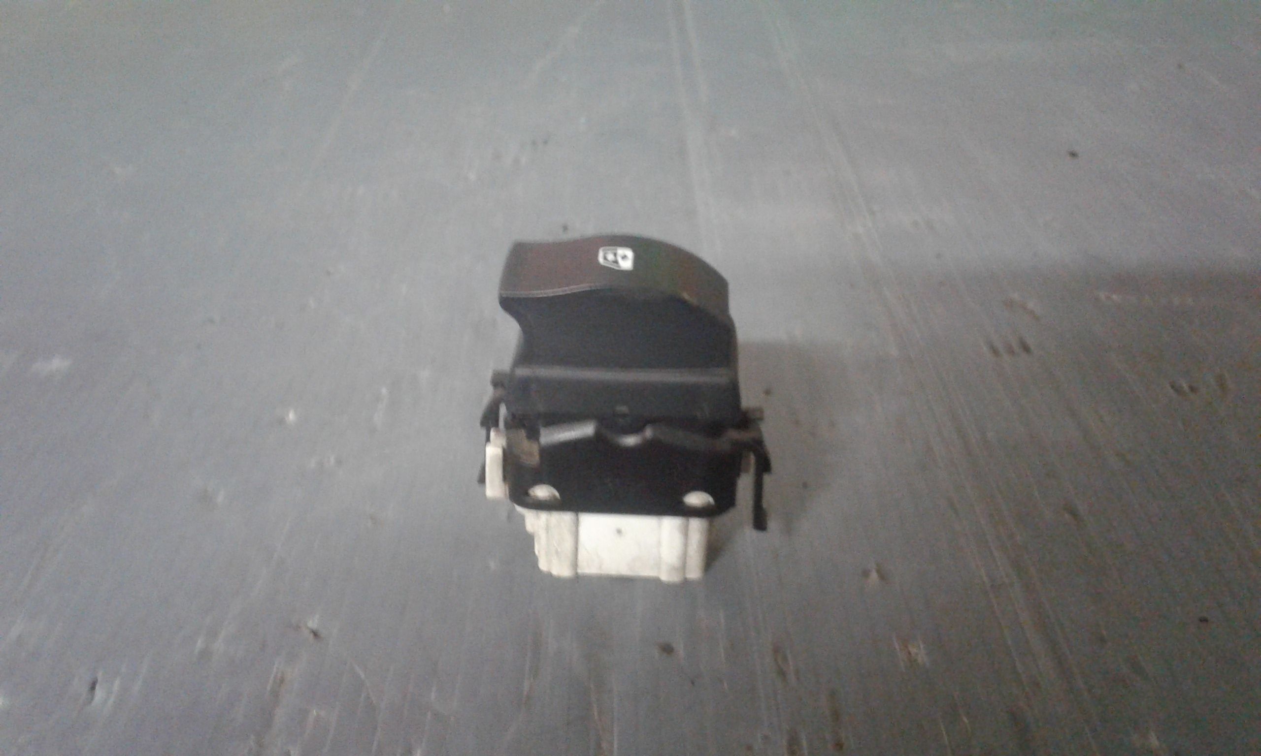 Interruttore Alzacristalli Porta Ant. Destro Usato