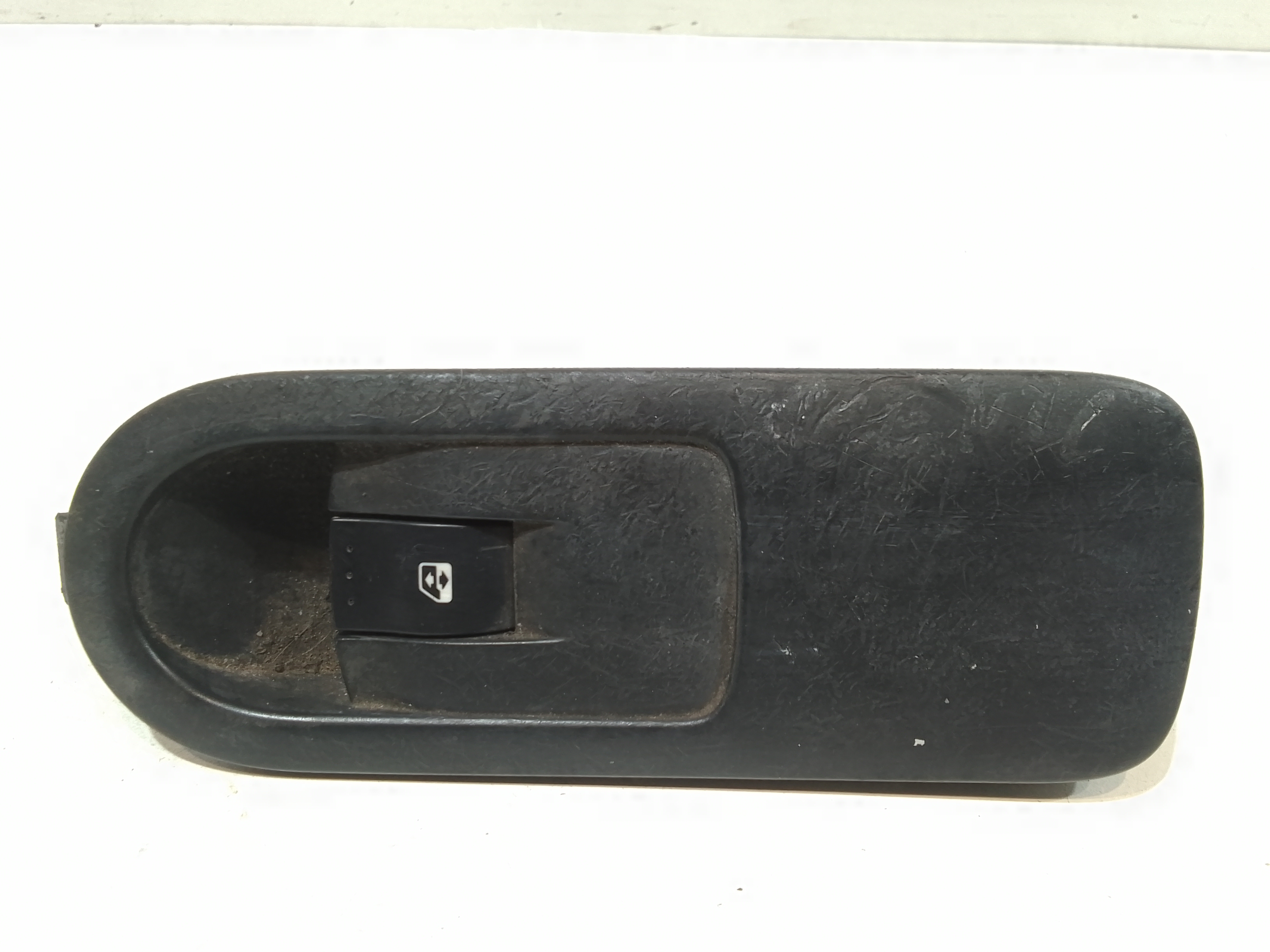 Interruttore Alzacristalli Porta Ant. Destro 8200220511 Usato