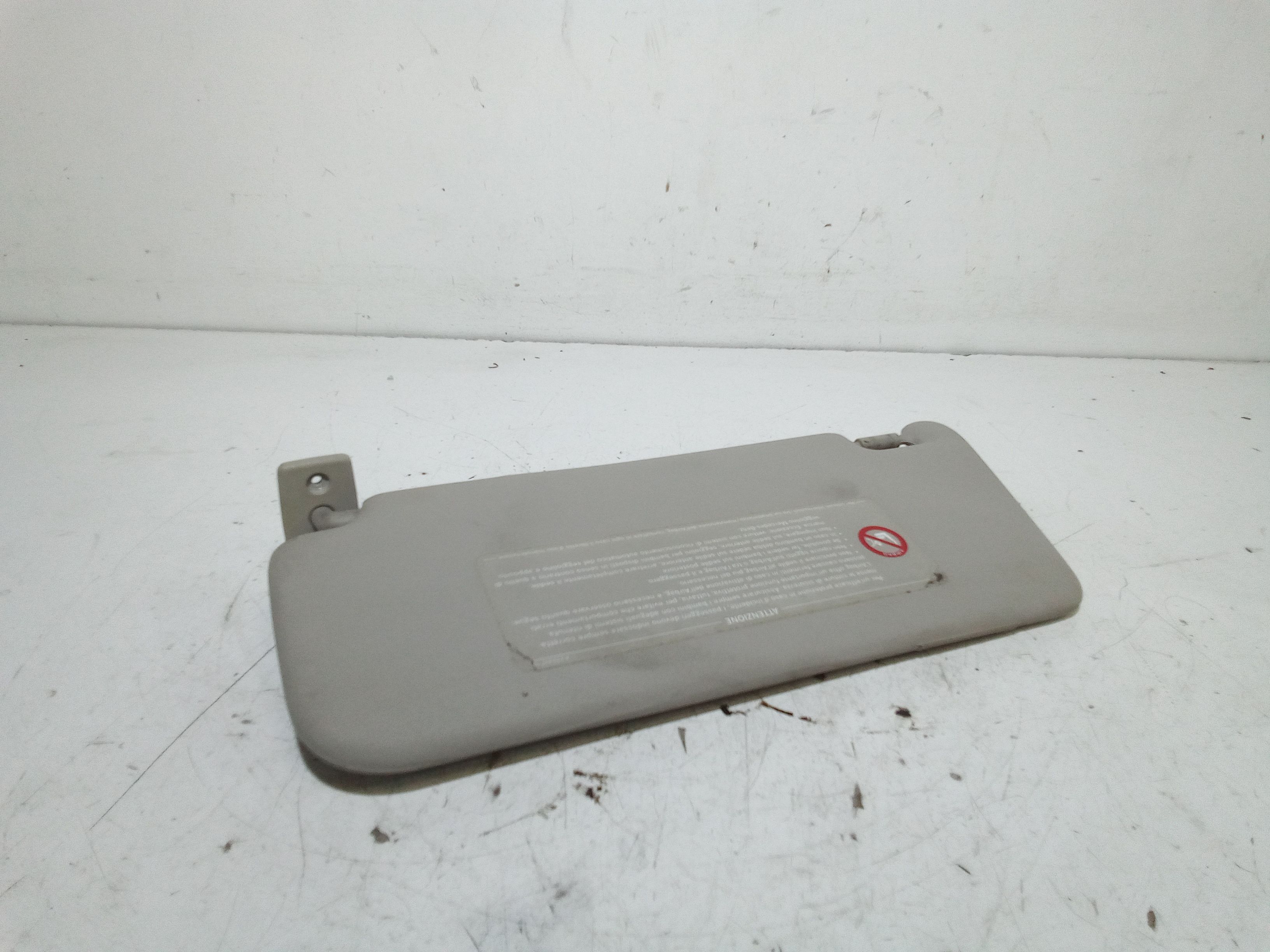 Aletta Parasole Parabrezza Destro A1688100410 Usato