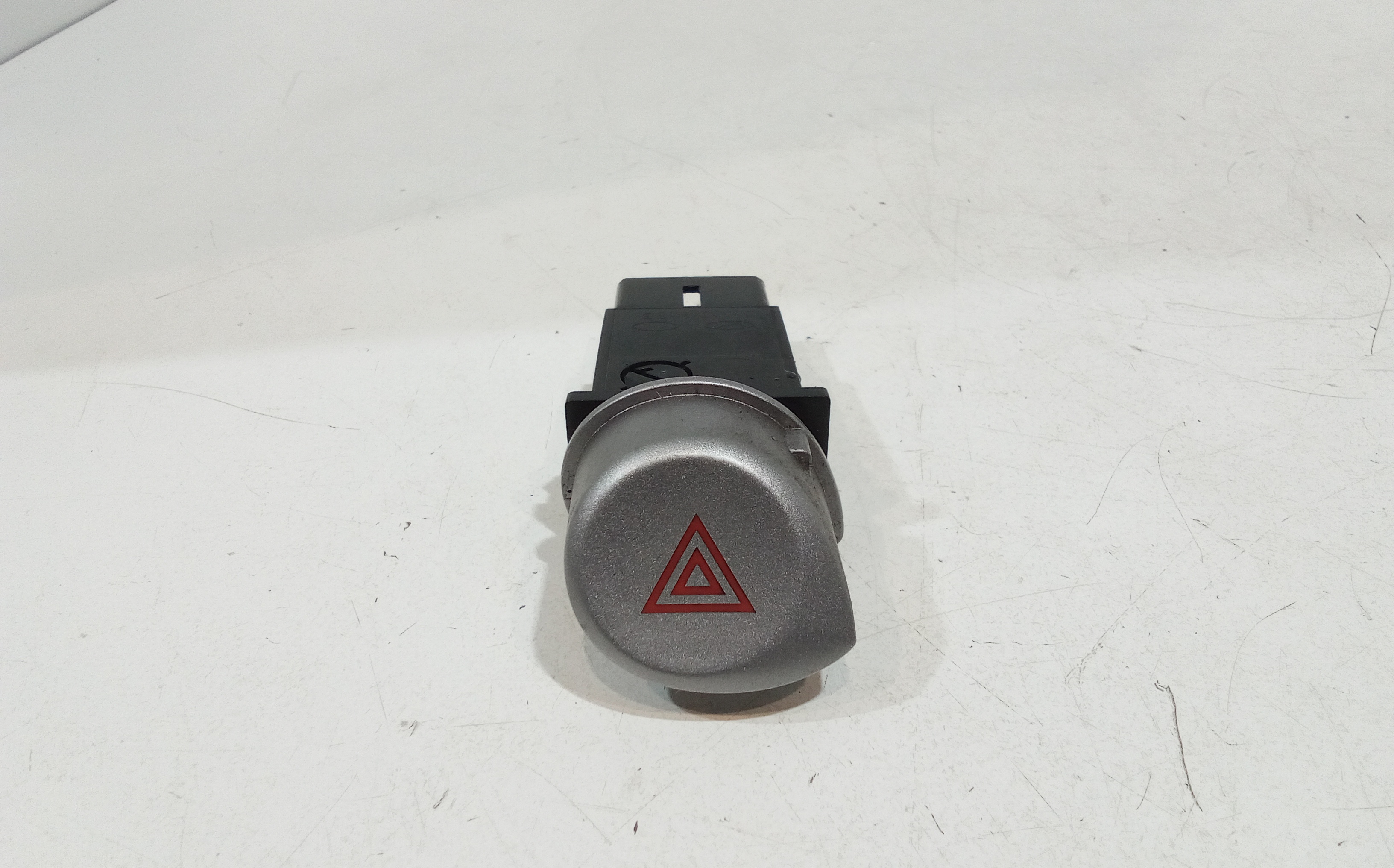 Interruttore Luci Emergenza 937901J000UX Usato