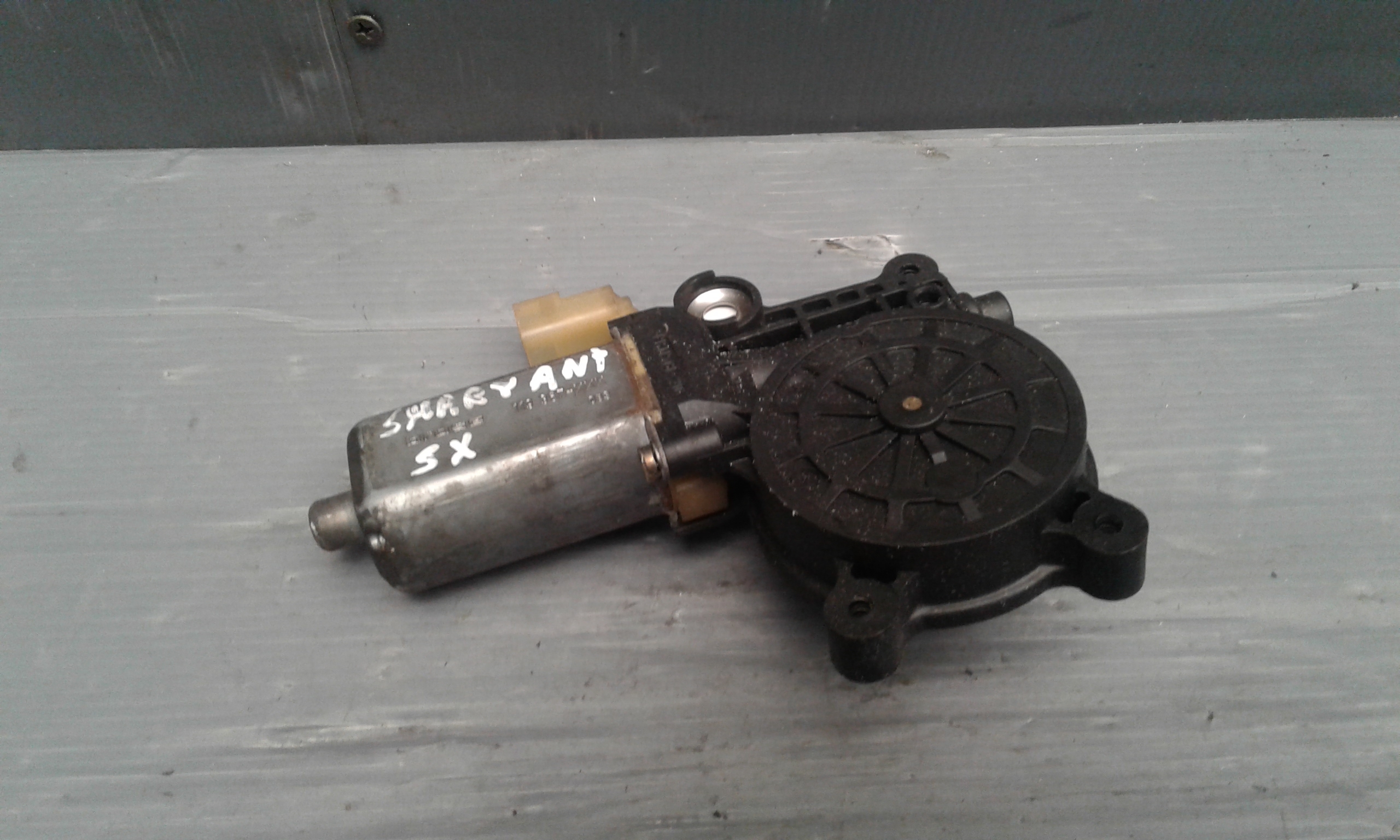 Motorino Alzacristallo Porta Ant. Sinistro Q0002678V004000000 Usato