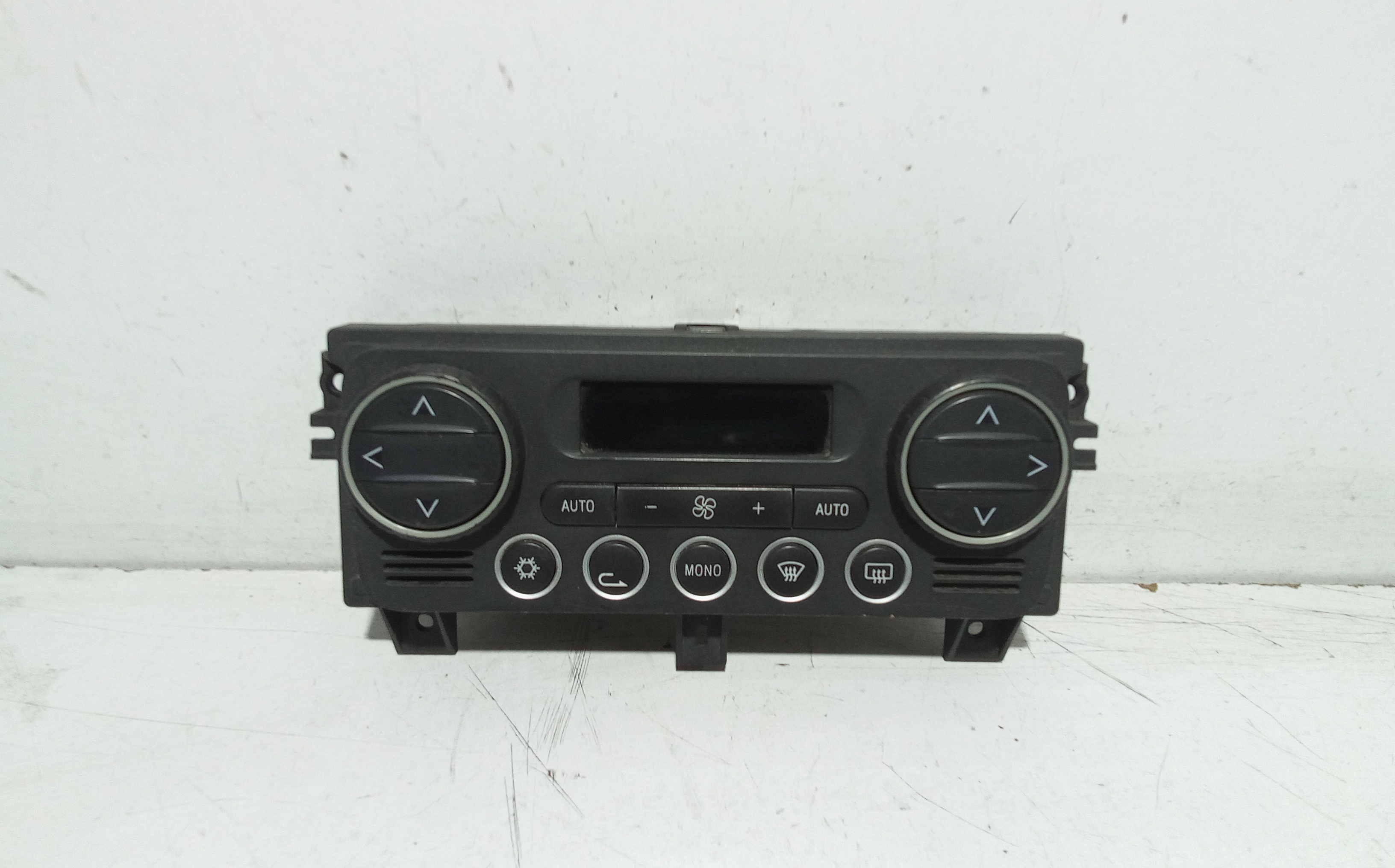 Blocco Comando Climatizzazione 60696621 Usato