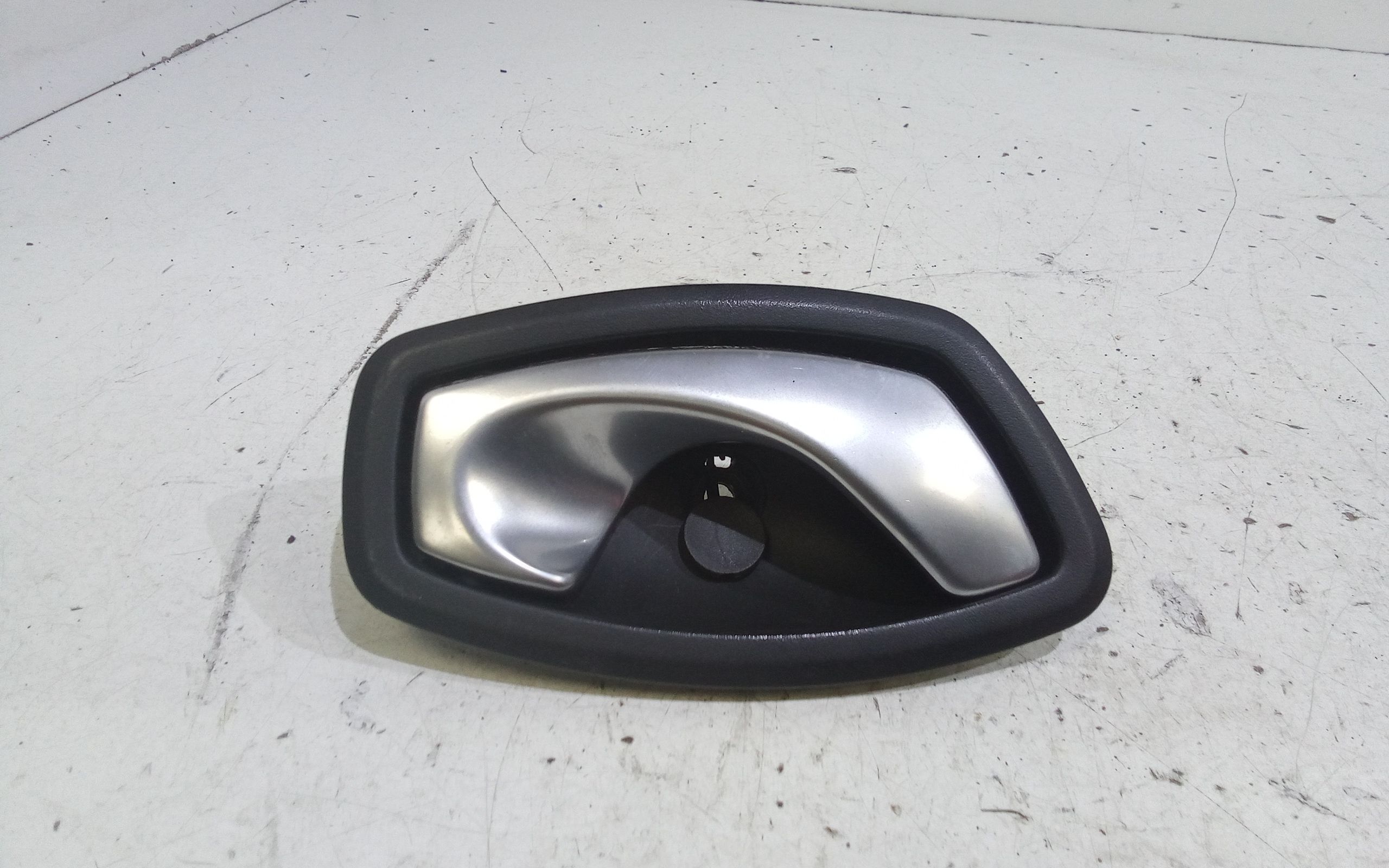 Maniglia Porta Ant. Destro 806B02596R Usato