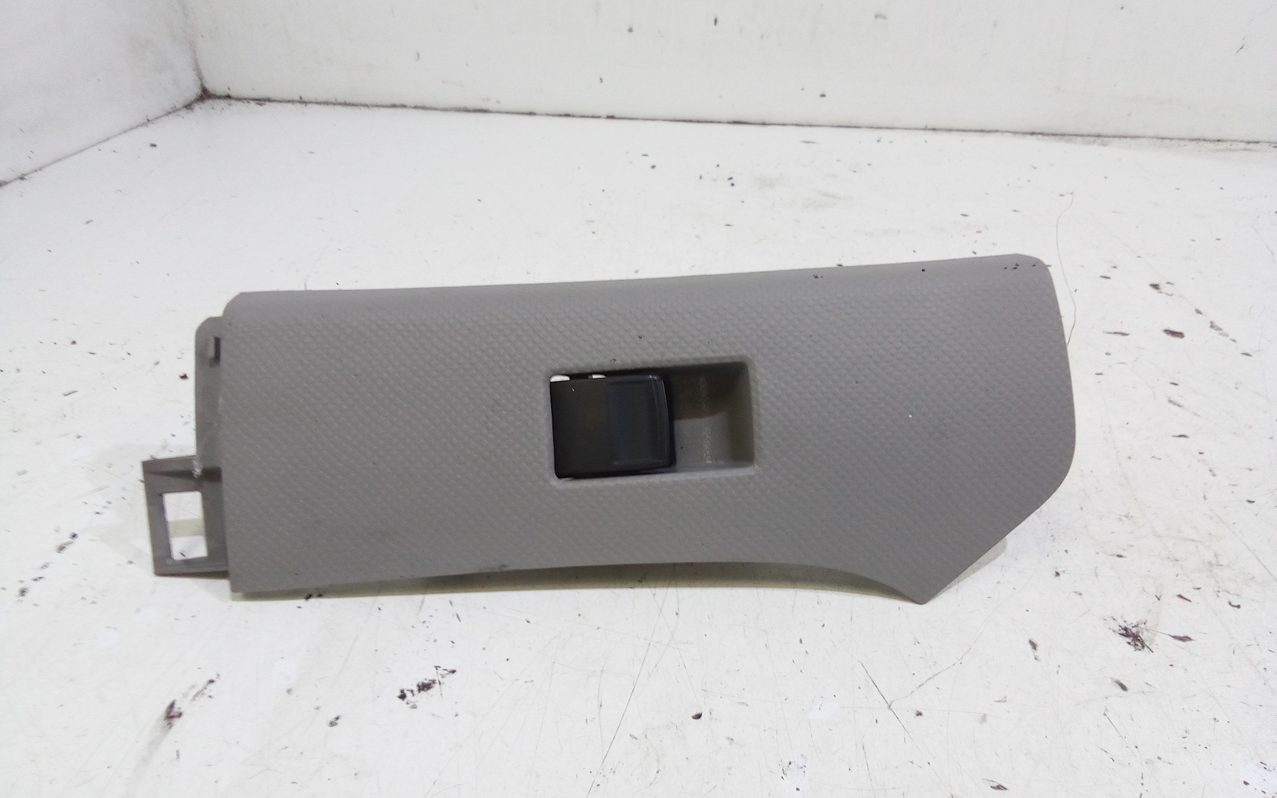 Interruttore Alzacristalli Porta Ant. Destro Usato