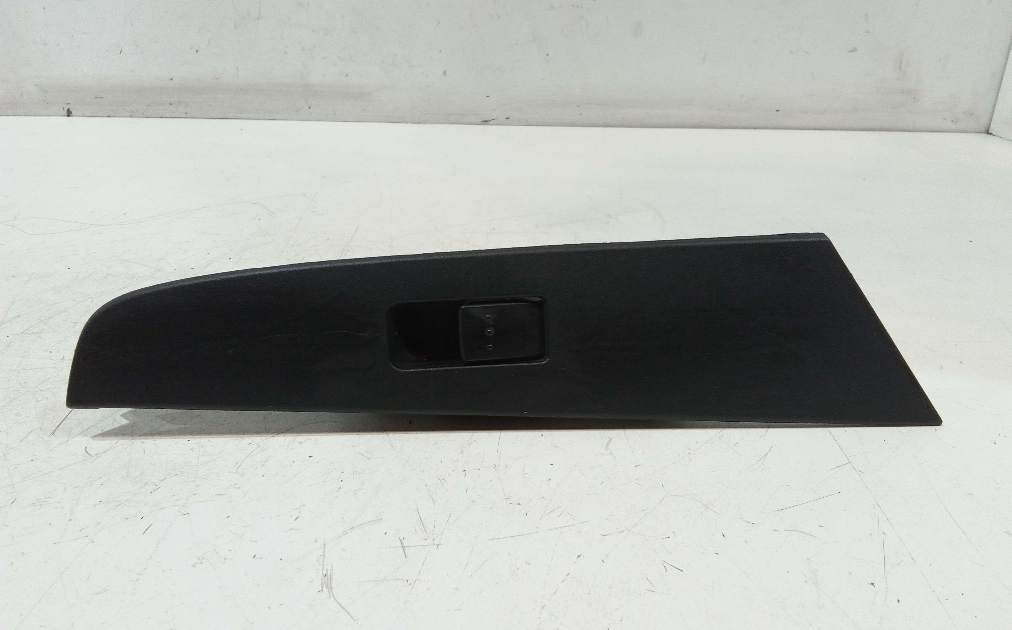 Interruttore Alzacristalli Porta Post. Sinistro BP4L66380 Usato