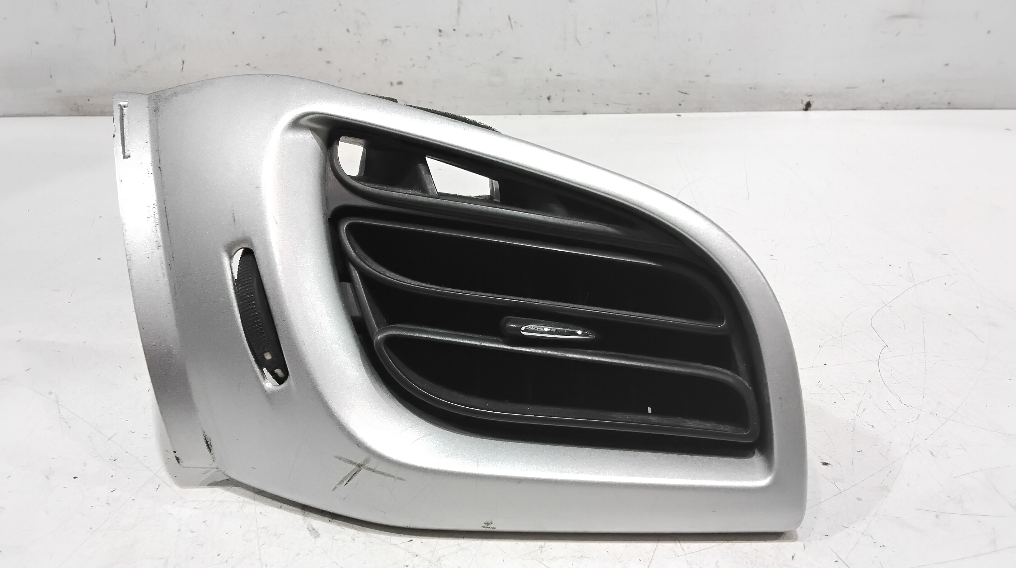 Condotto Aria Bocchette Lat. Cruscotto Destro 824796 Usato