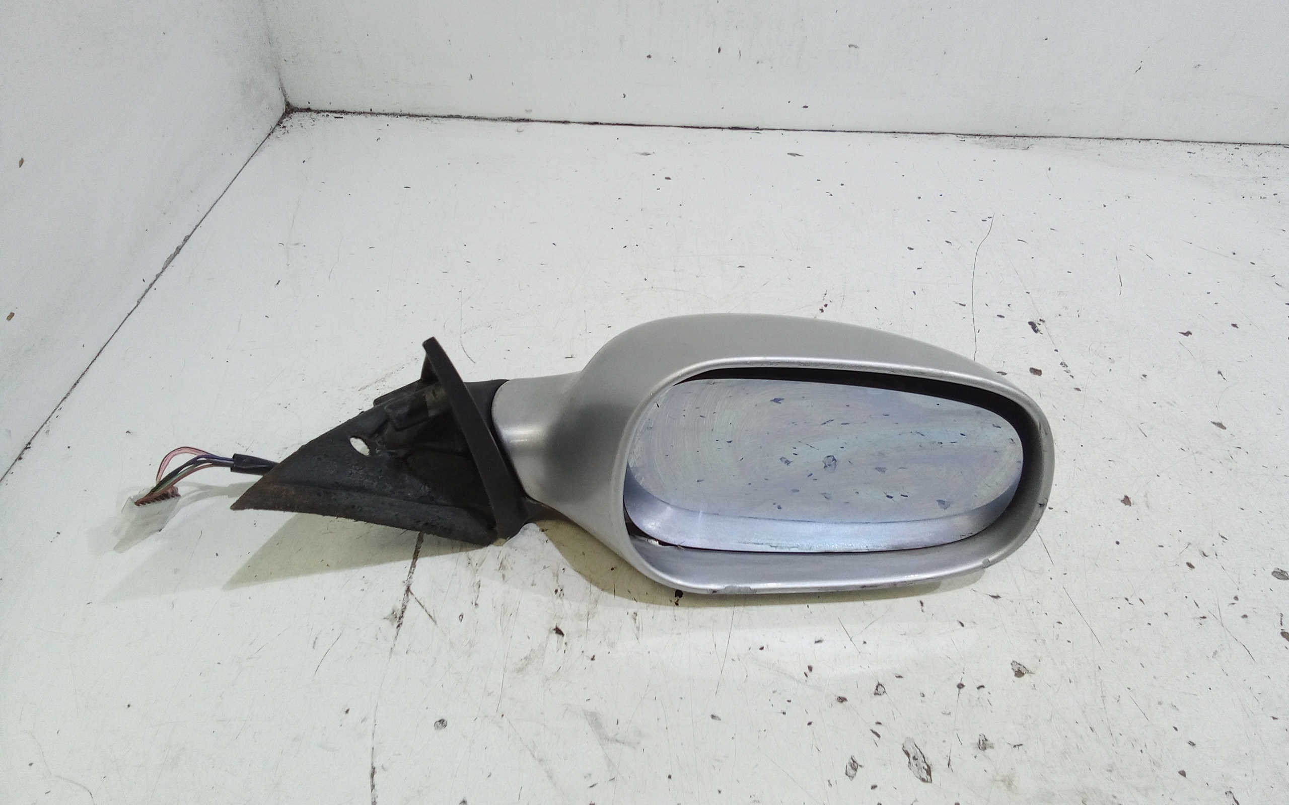 Retrovisore Est. Destro Usato