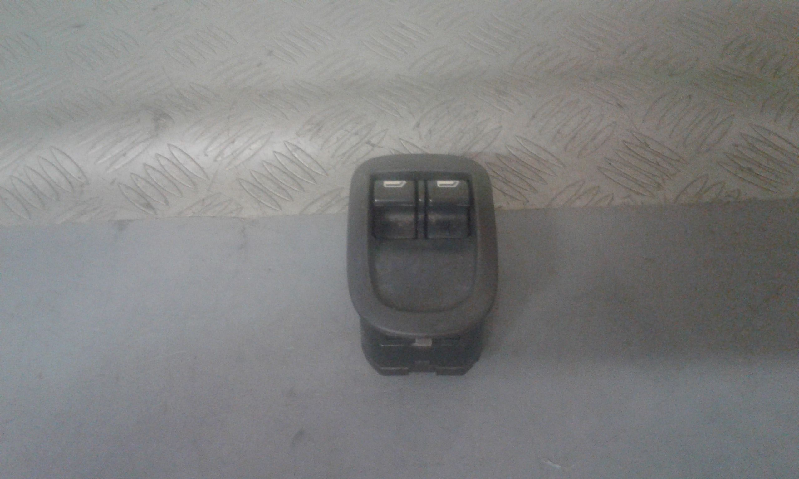 Interruttore Alzacristalli Porta Ant. Sinistro Usato