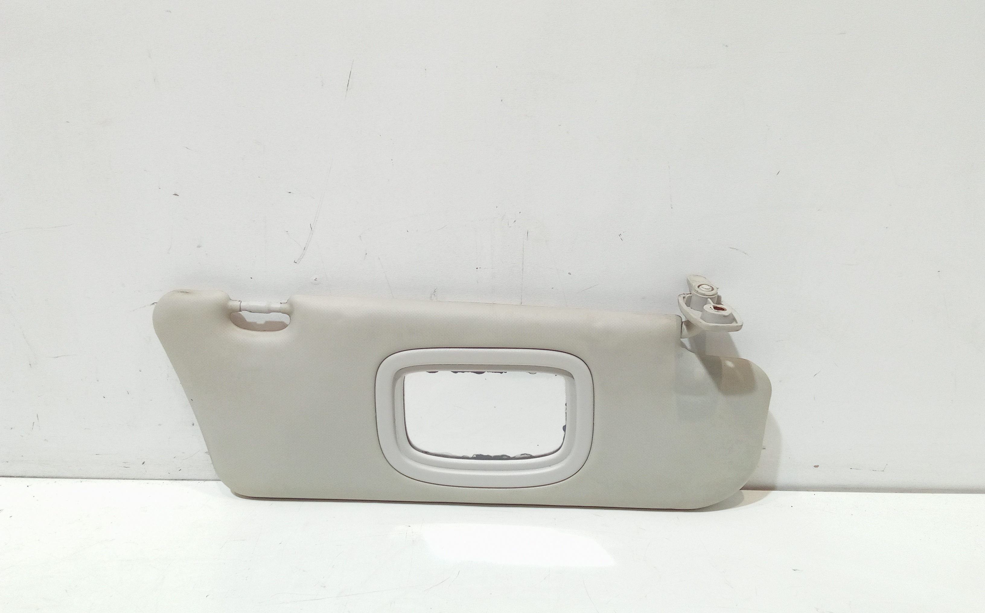 Aletta Parasole Parabrezza Destro 735420218 Usato