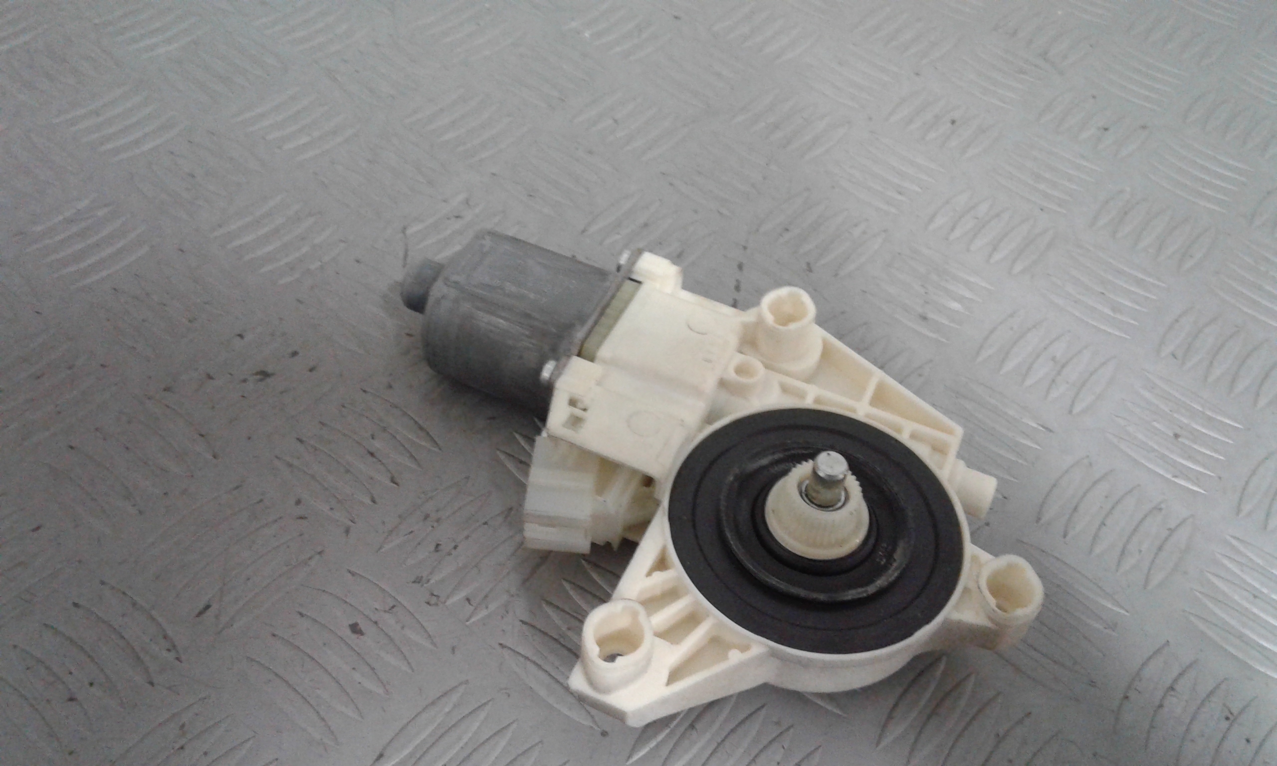 Motorino Alzacristallo Porta Ant. Sinistro A2469065100 Usato