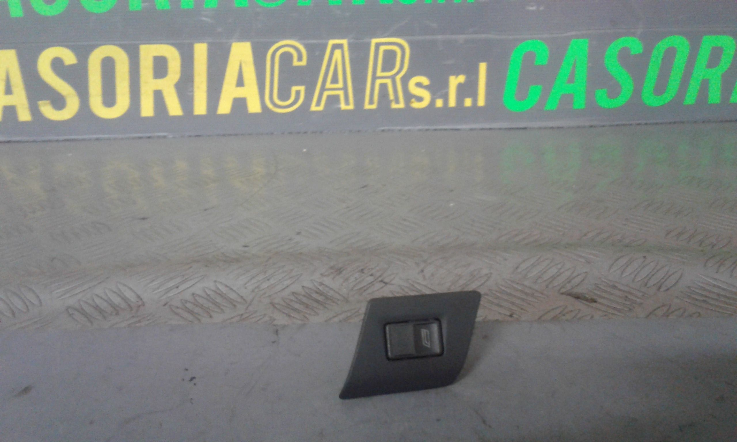 Interruttore Alzacristalli Porta Post. Destro Usato