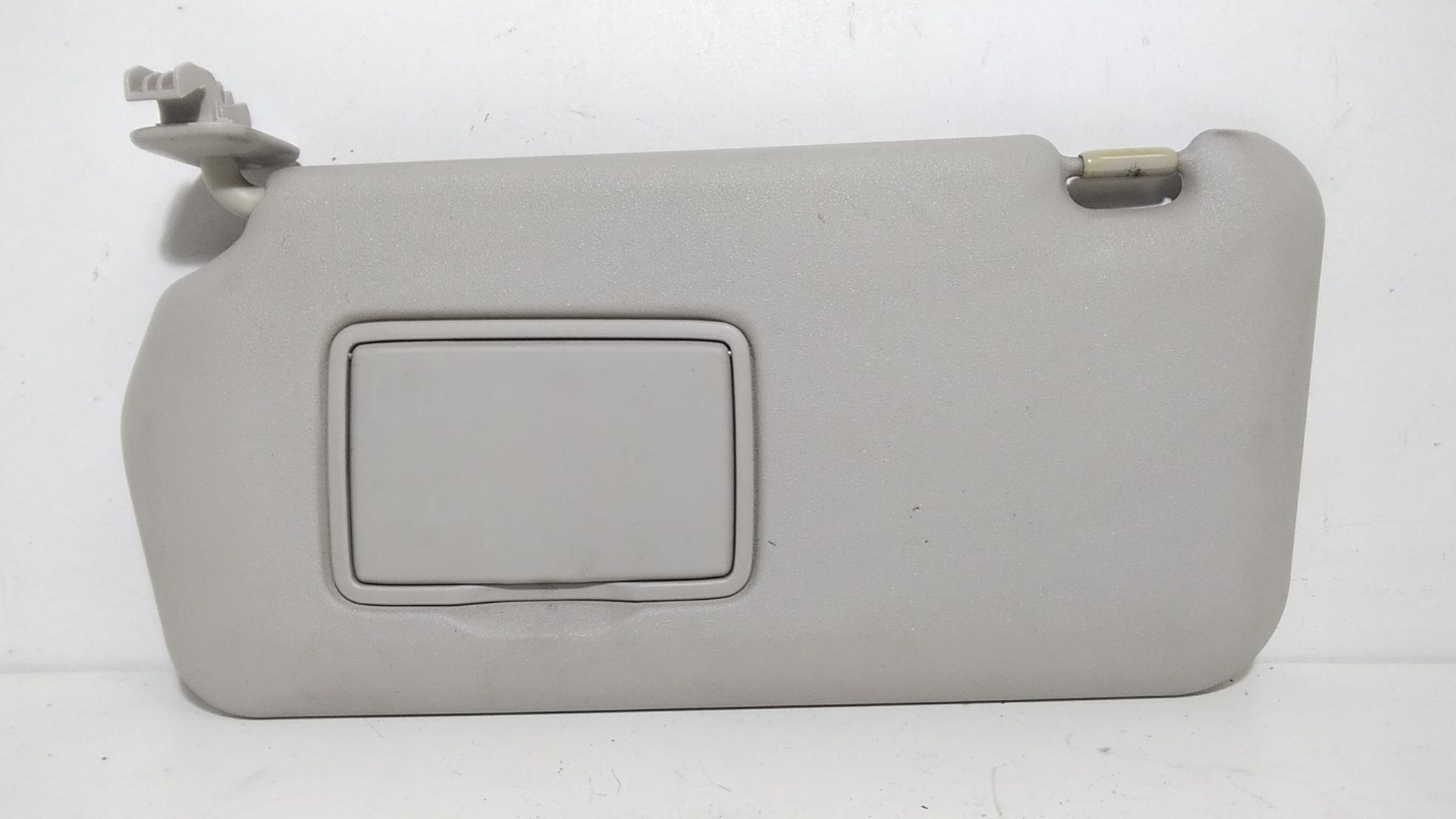 Aletta Parasole Parabrezza Sinistro CC2969320C75 Usato