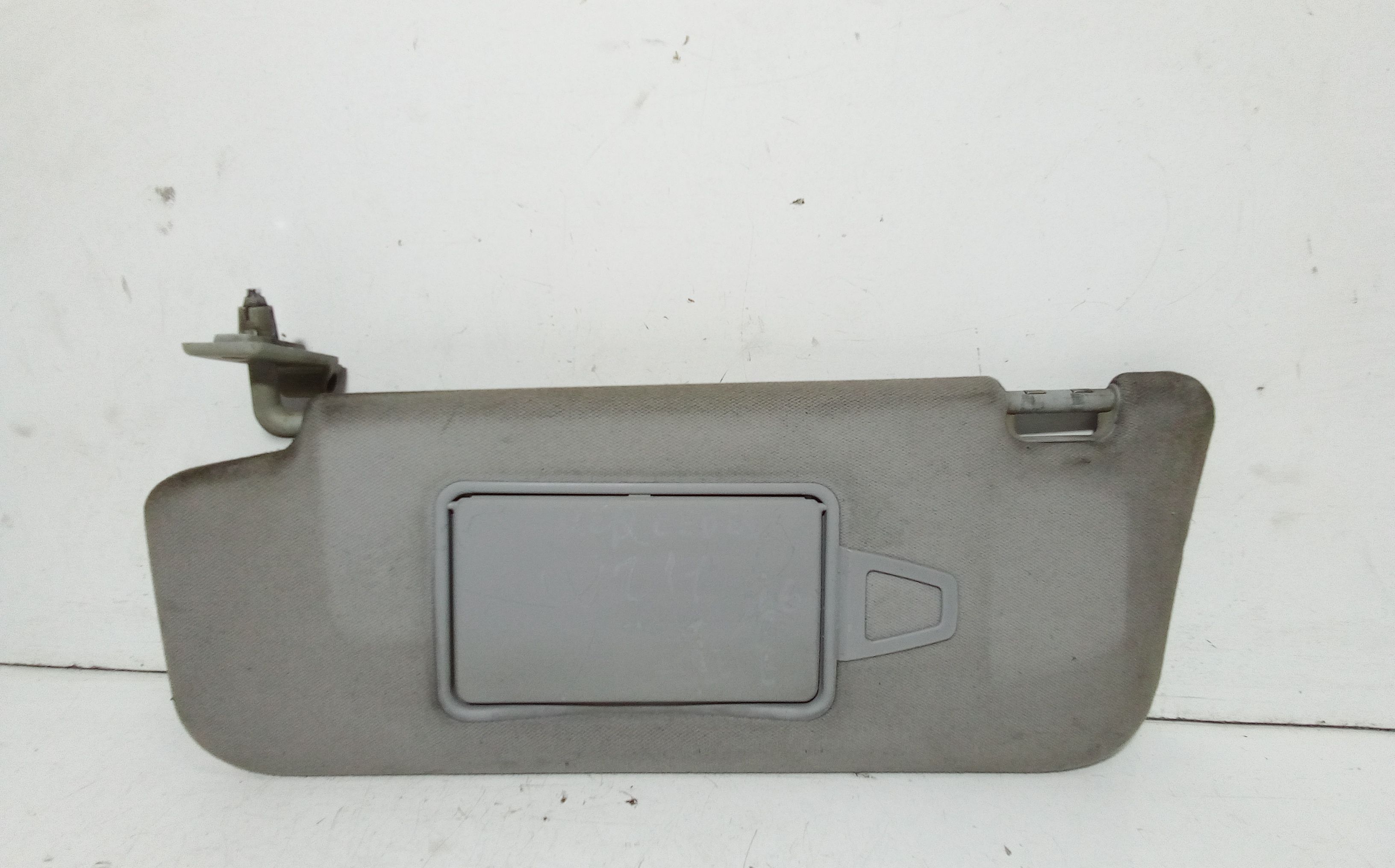 Aletta Parasole Parabrezza Sinistro A21181009109F21 Usato