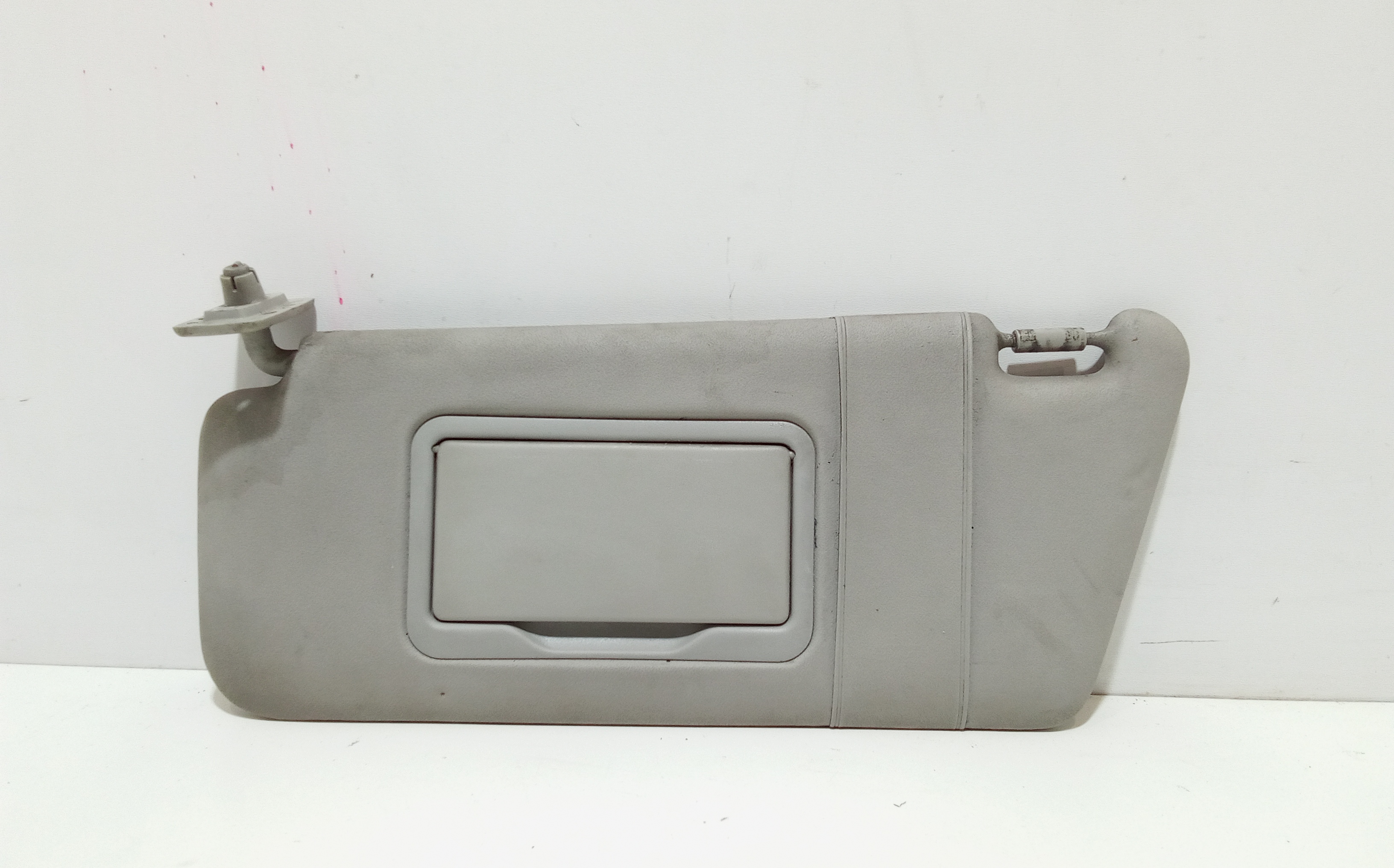 Aletta Parasole Parabrezza Sinistro A1688100110 Usato