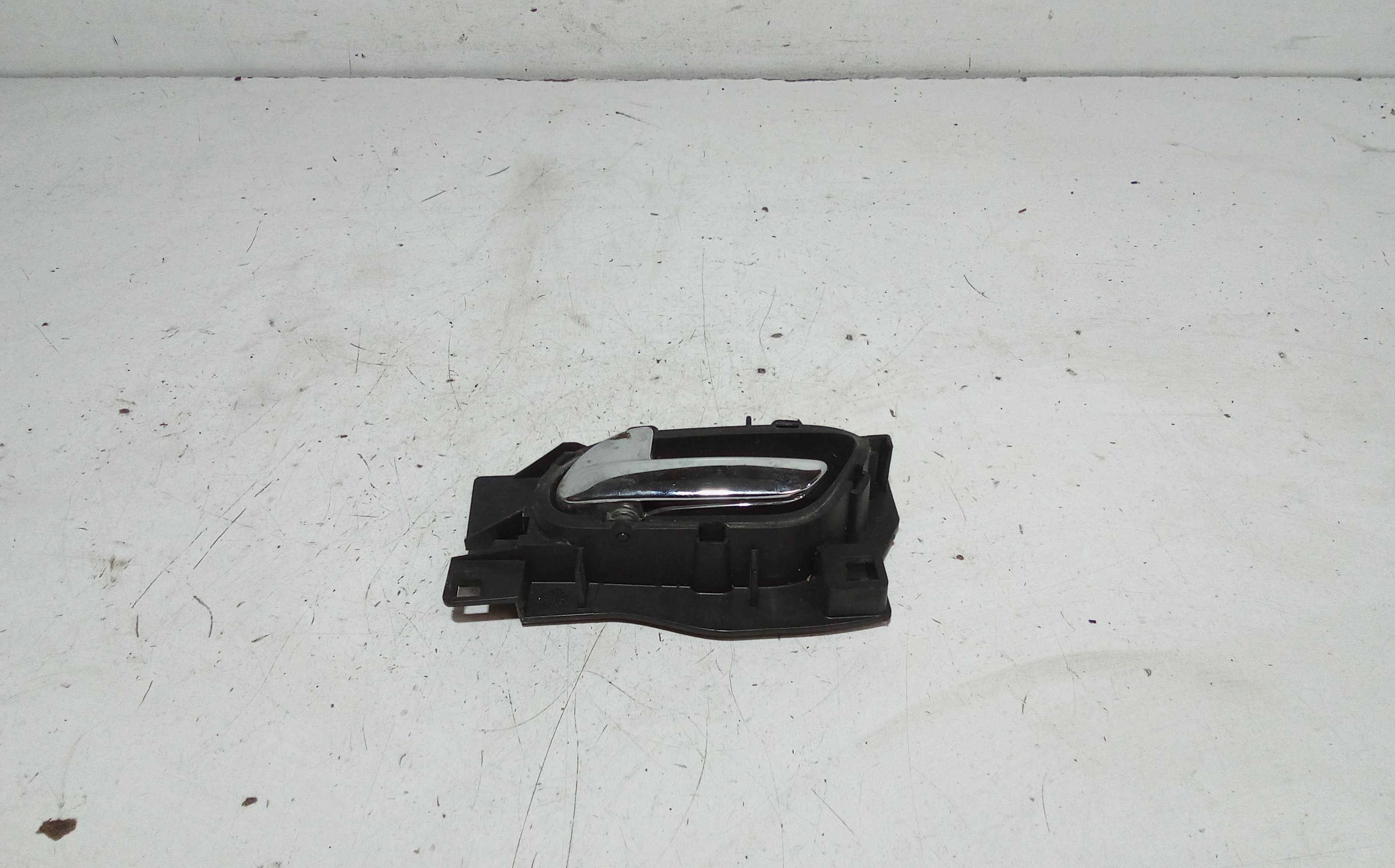 Maniglia Int. Apertura Porta Ant. Sinistro 9143J9 Usato