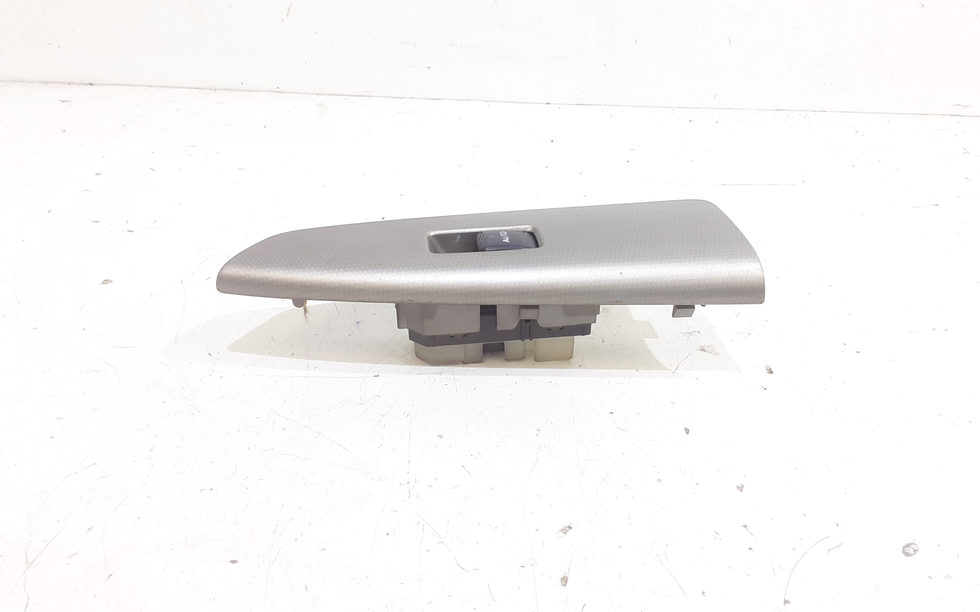 Interruttore Alzacristalli Porta Ant. Destro Usato