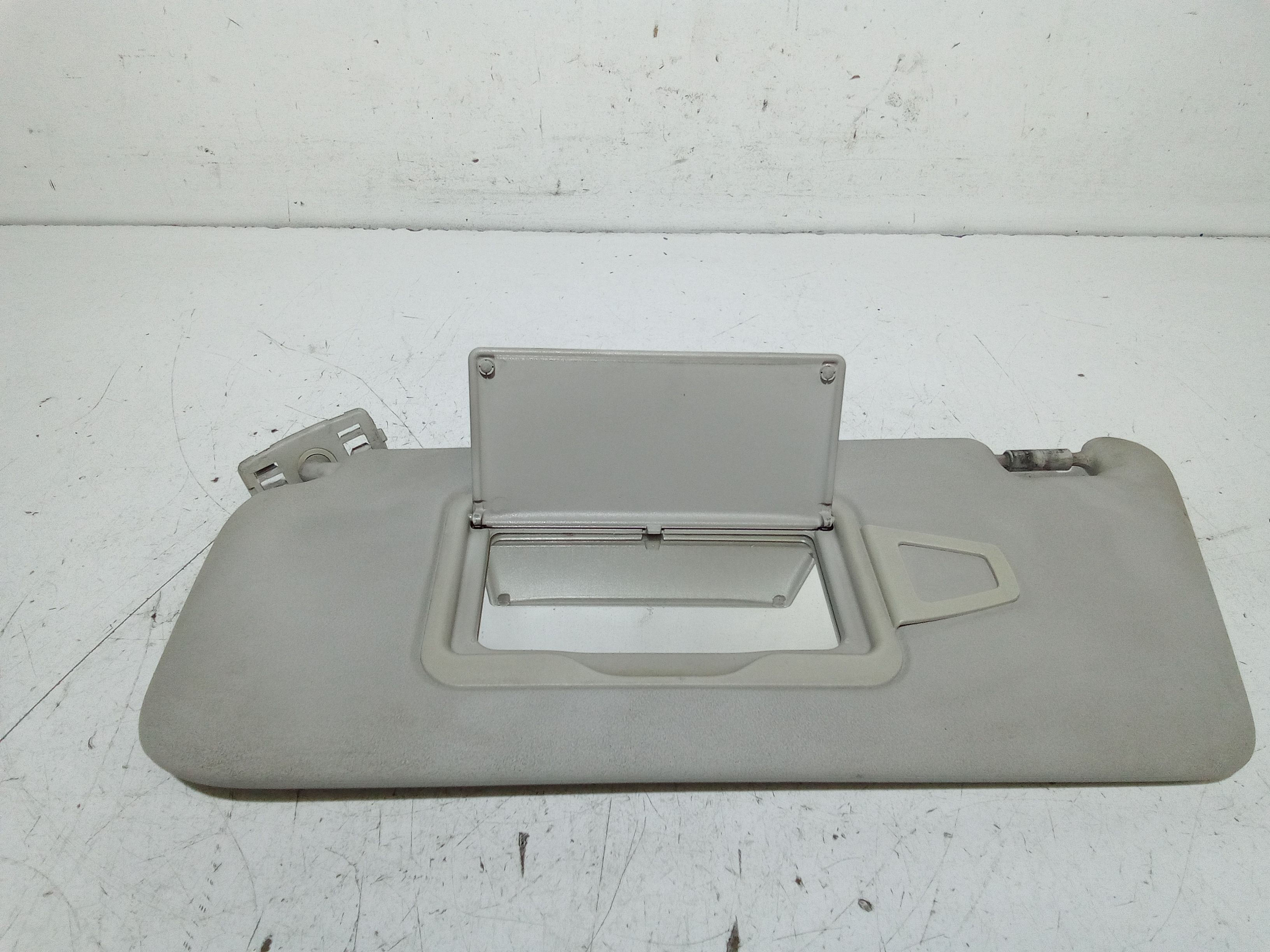 Aletta Parasole Parabrezza Sinistro A16981001107H48 Usato