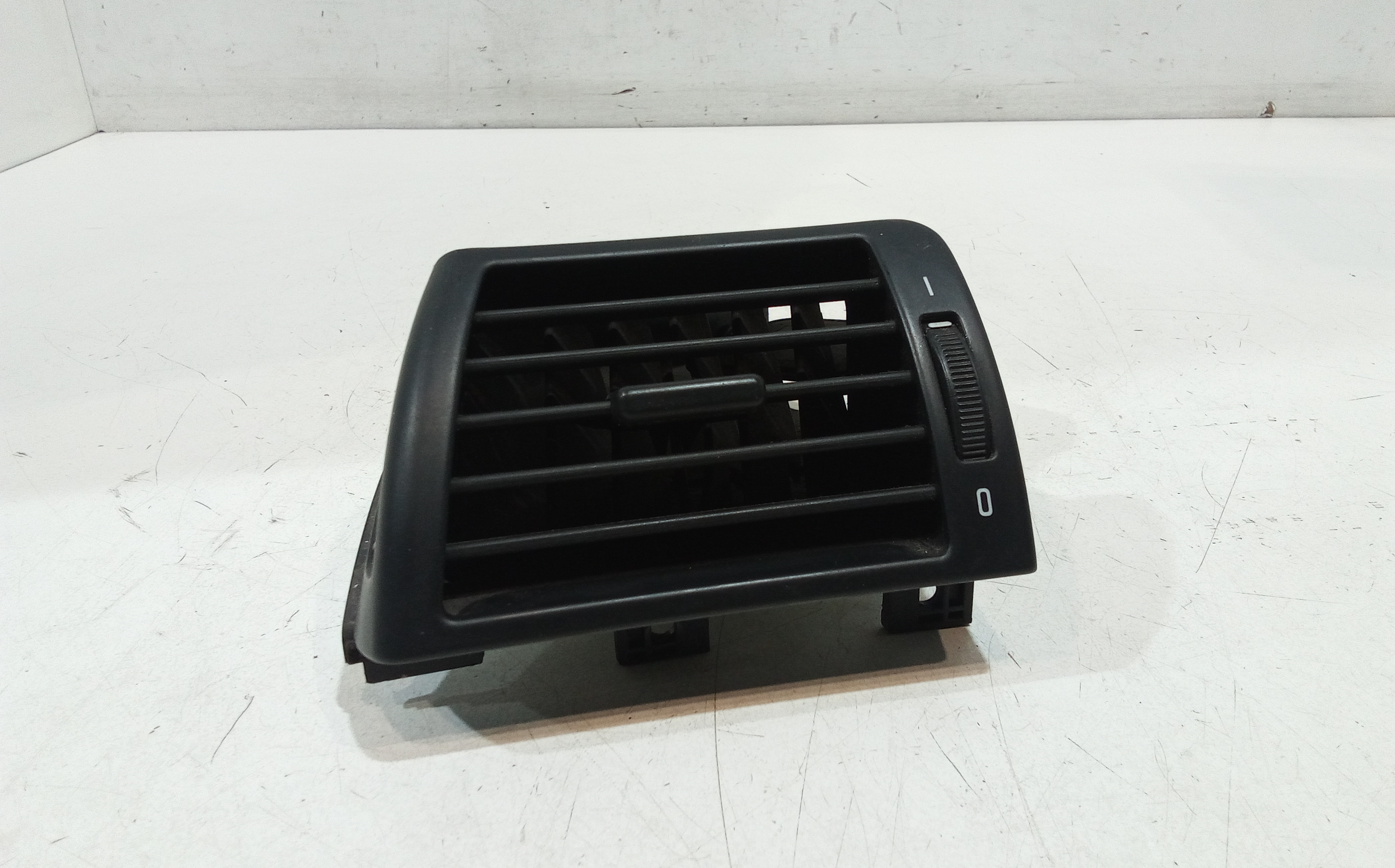 Condotto Aria Bocchette Lat. Cruscotto Sinistro 64228196097 Usato