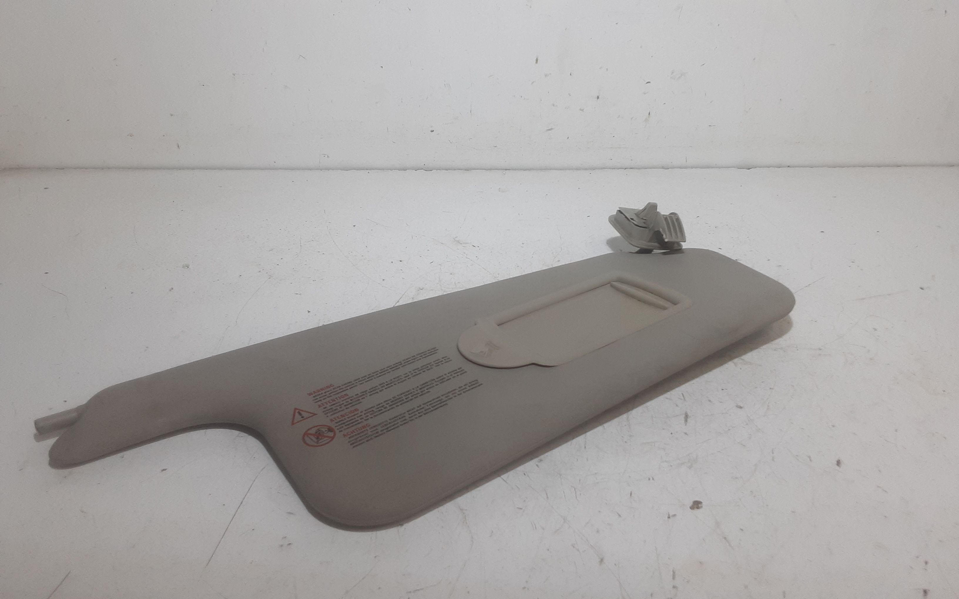 Aletta Parasole Parabrezza Destro 8200213199 Usato