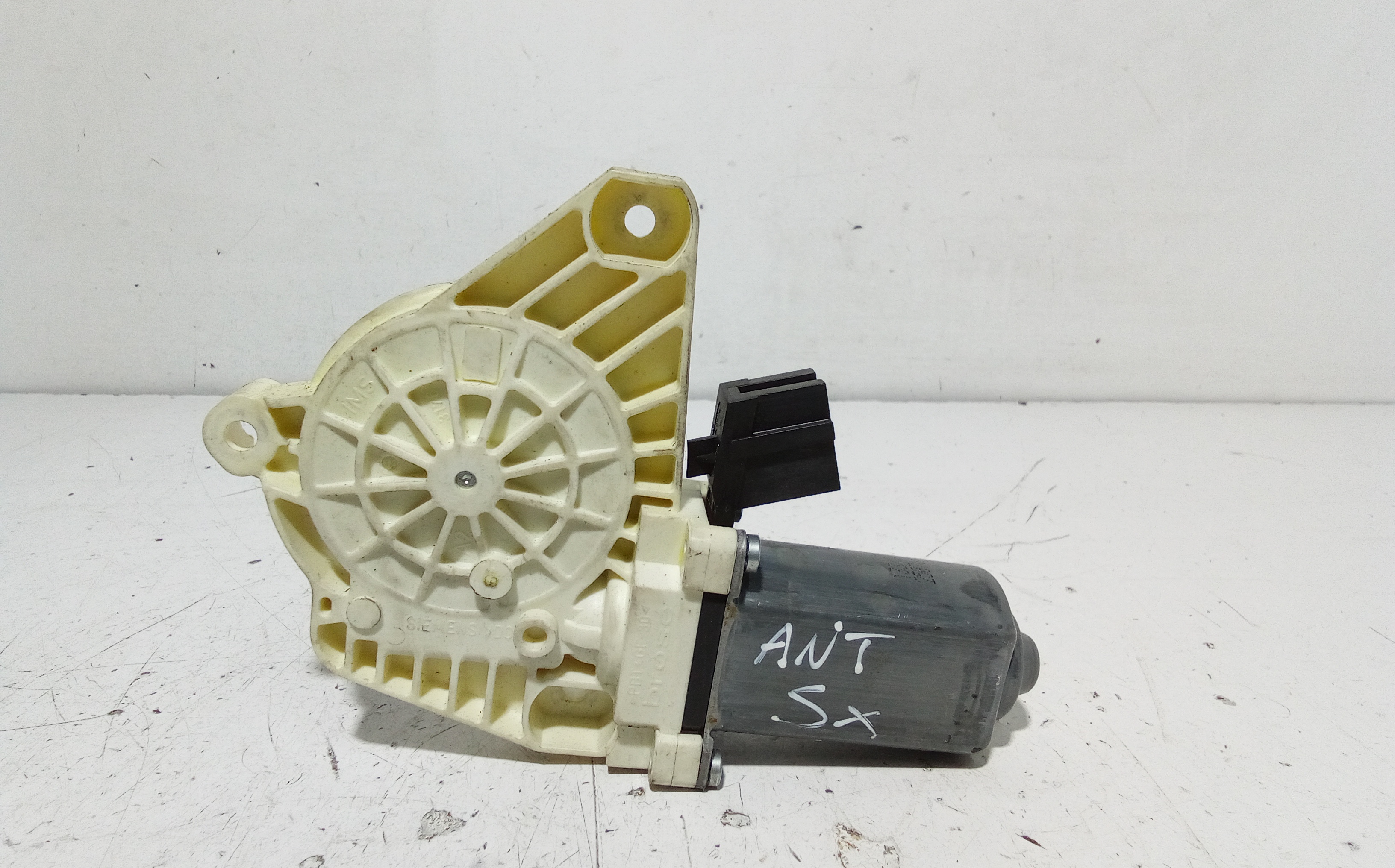 Motorino Alzacristallo Porta Ant. Sinistro A1698204142 Usato