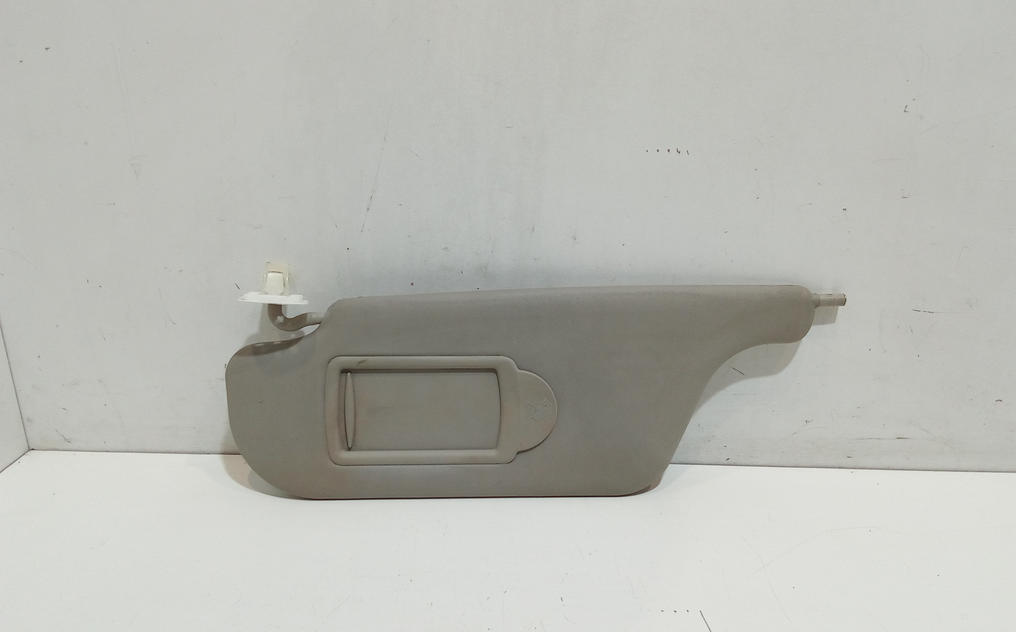 Aletta Parasole Parabrezza Sinistro 8200294234 Usato