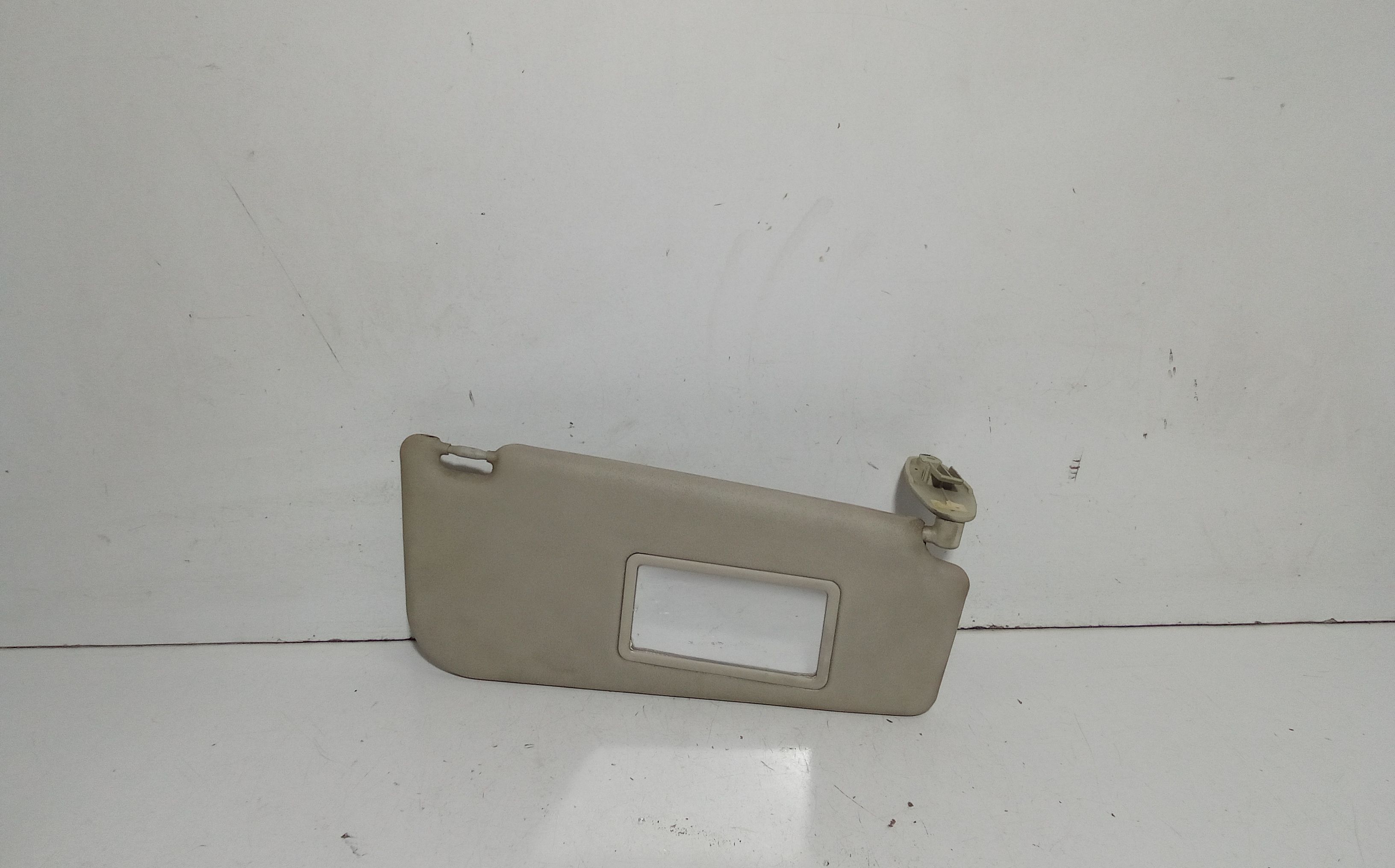 Aletta Parasole Parabrezza Destro 735367821 Usato