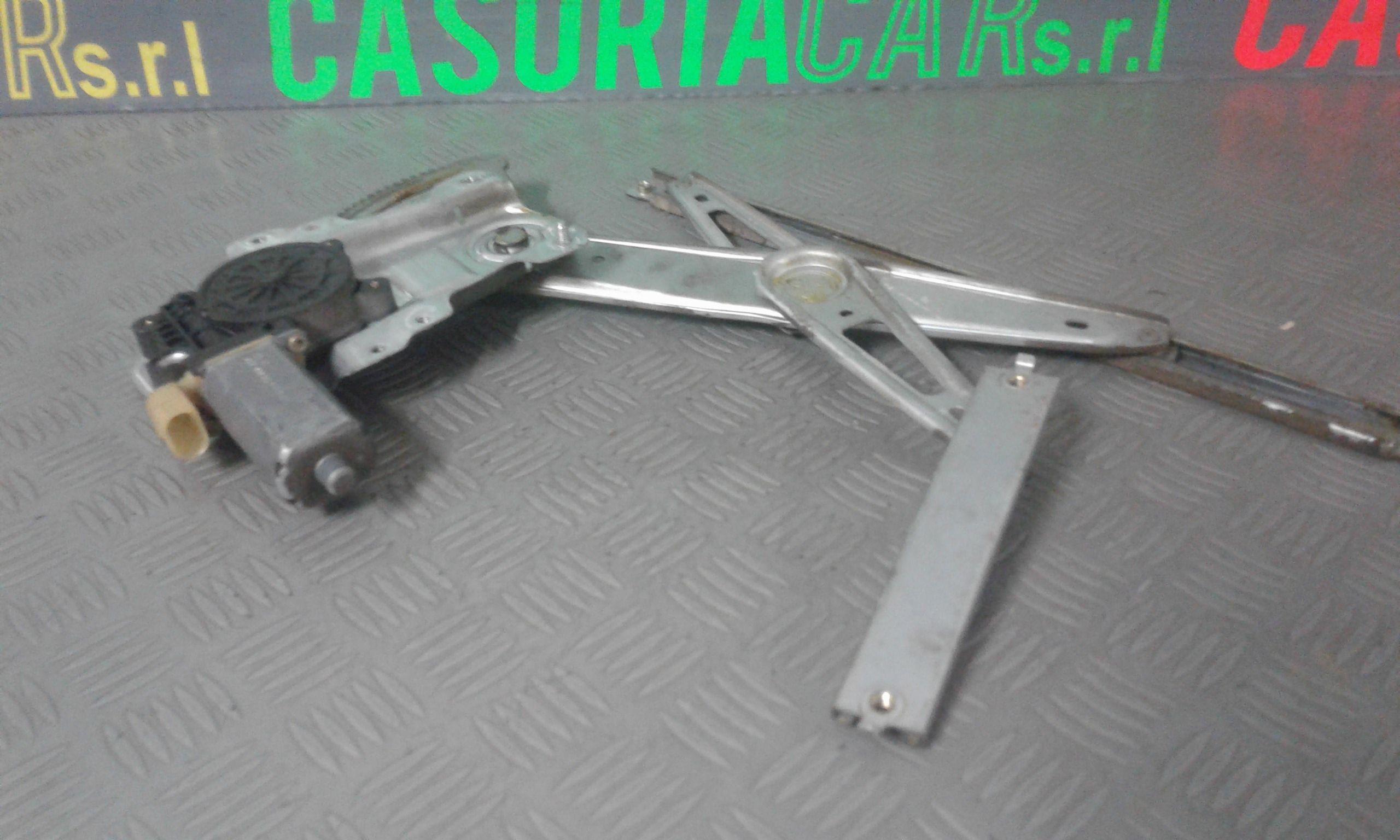 Alzacristallo Porta Ant. Sinistro 698200D010 Usato