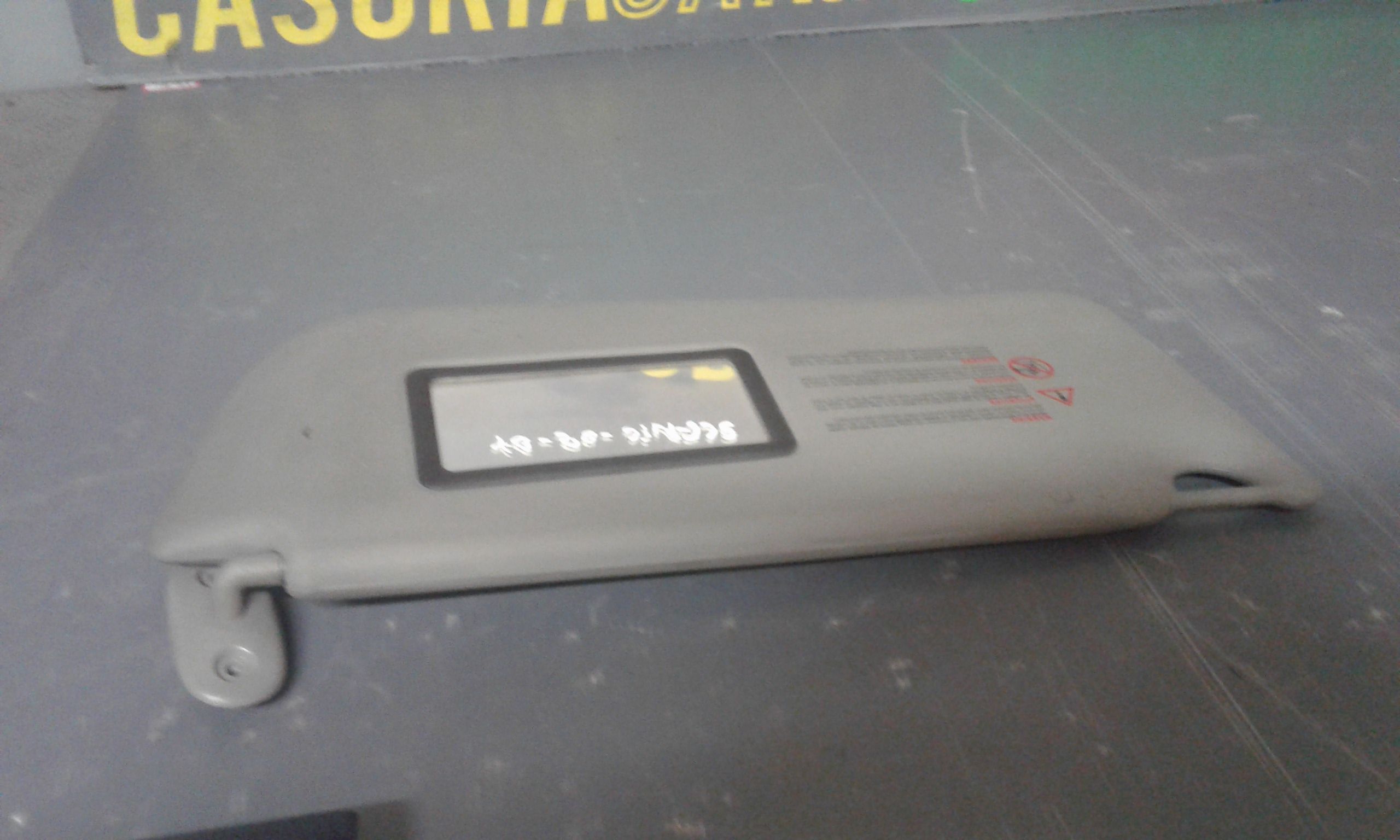 Aletta Parasole Parabrezza Destro 8200272113 Usato