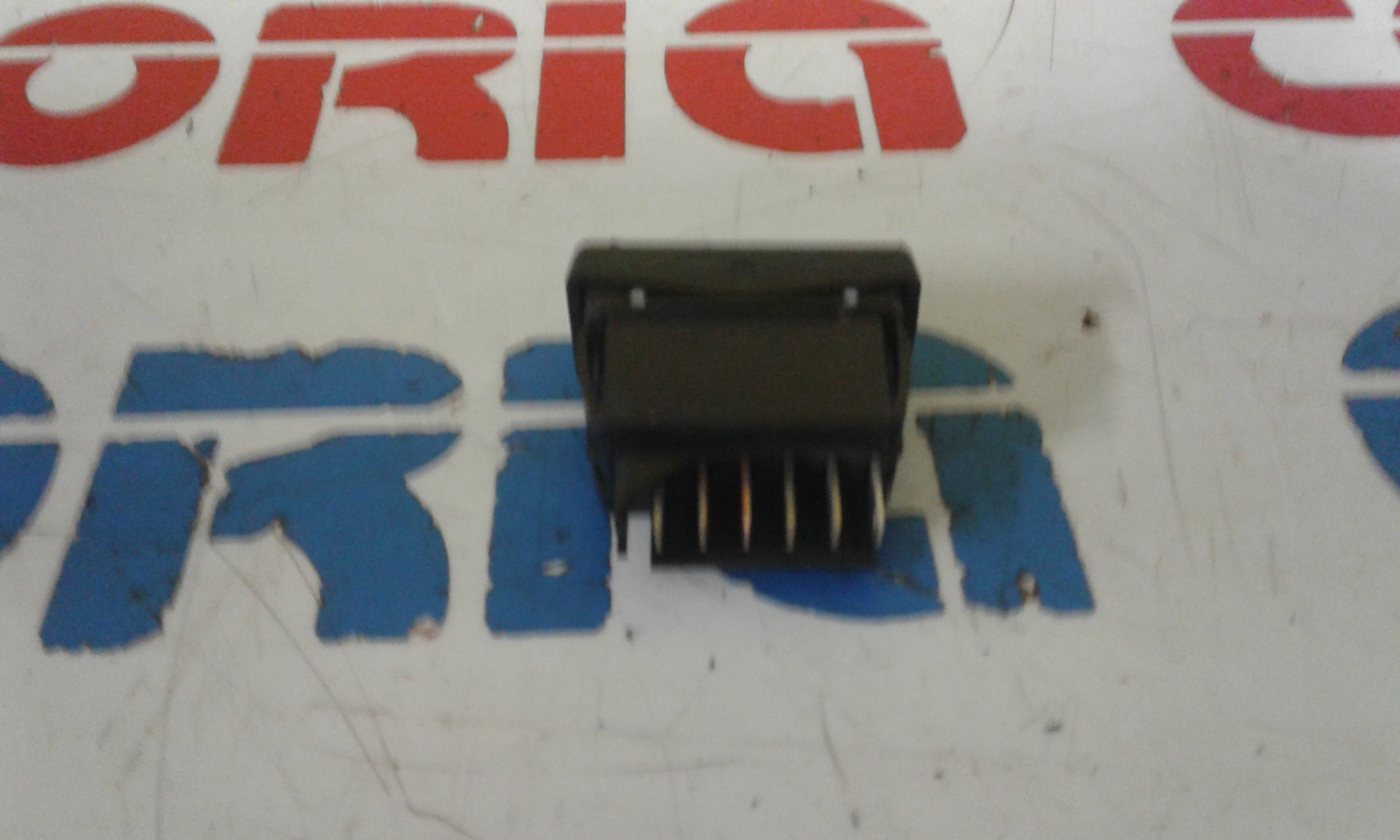 Interruttore Alzacristalli Porta Ant. Destro Usato