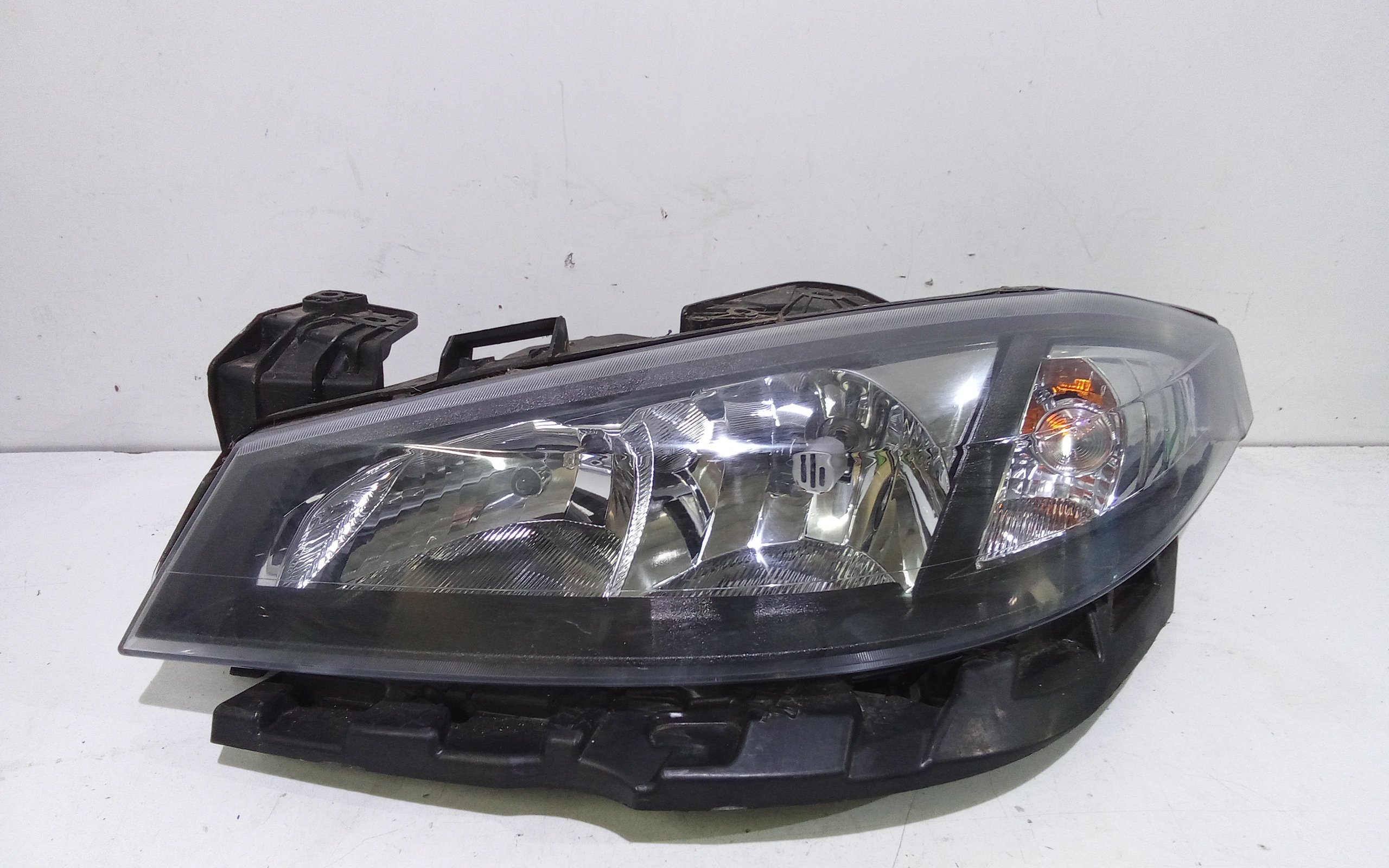 Proiettore Sinistro 260600038R Usato