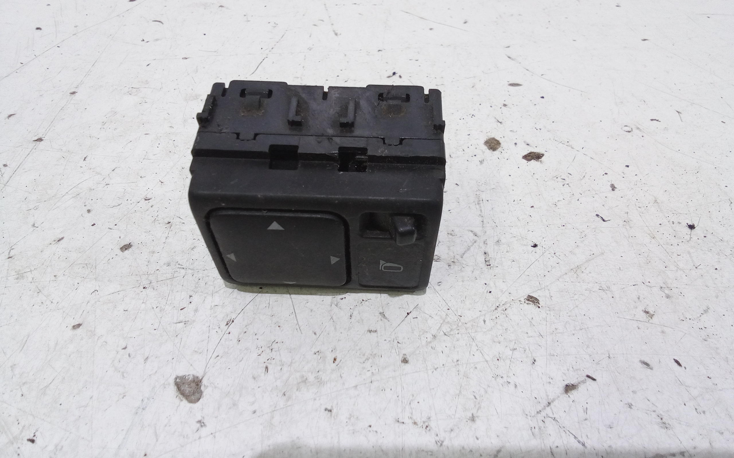 Interruttore Regolazione Retrovisore Est. 255704M420 Usato