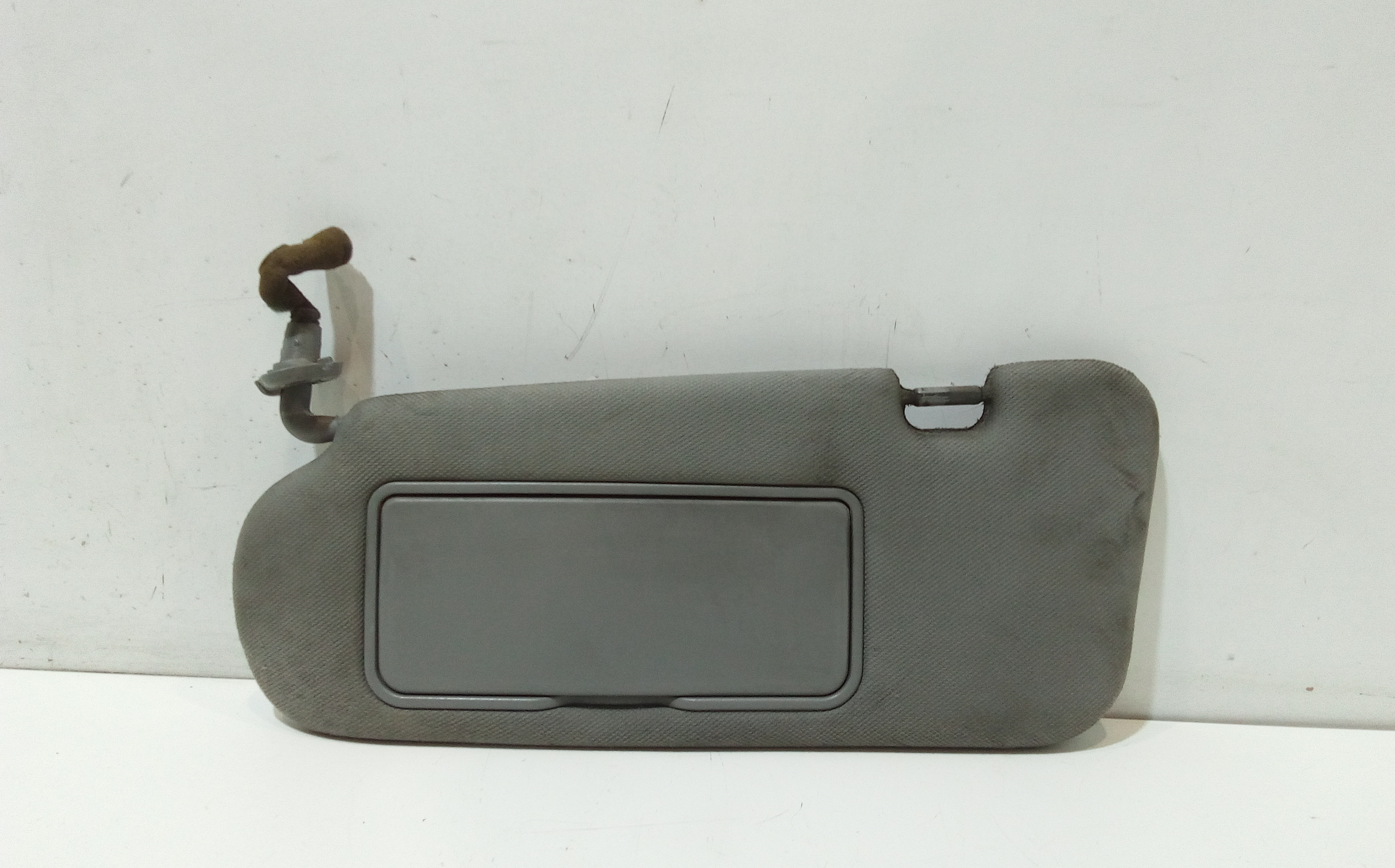 Aletta Parasole Parabrezza Sinistro 852033E01044 Usato