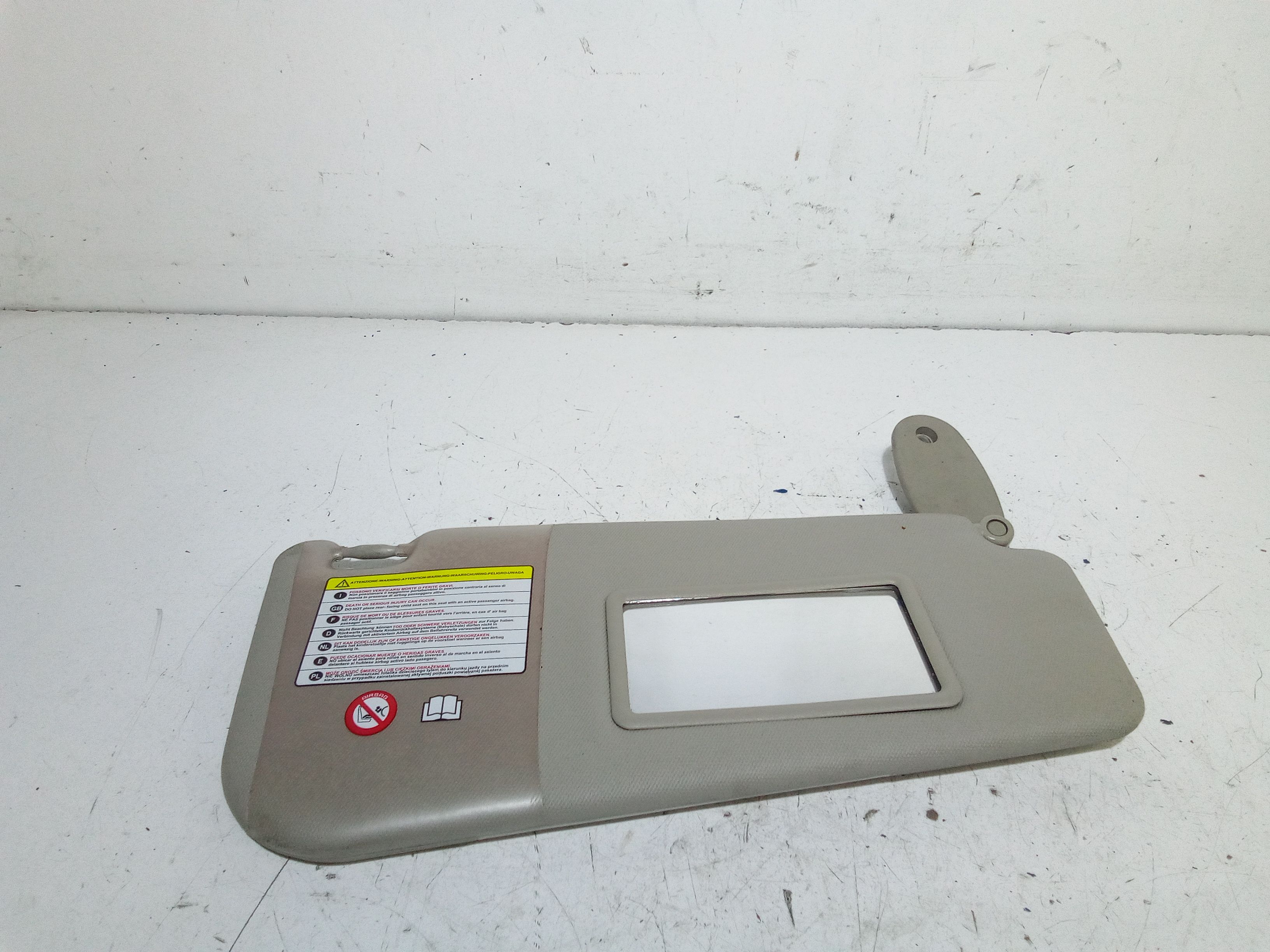 Aletta Parasole Parabrezza Destro 156083498 Usato