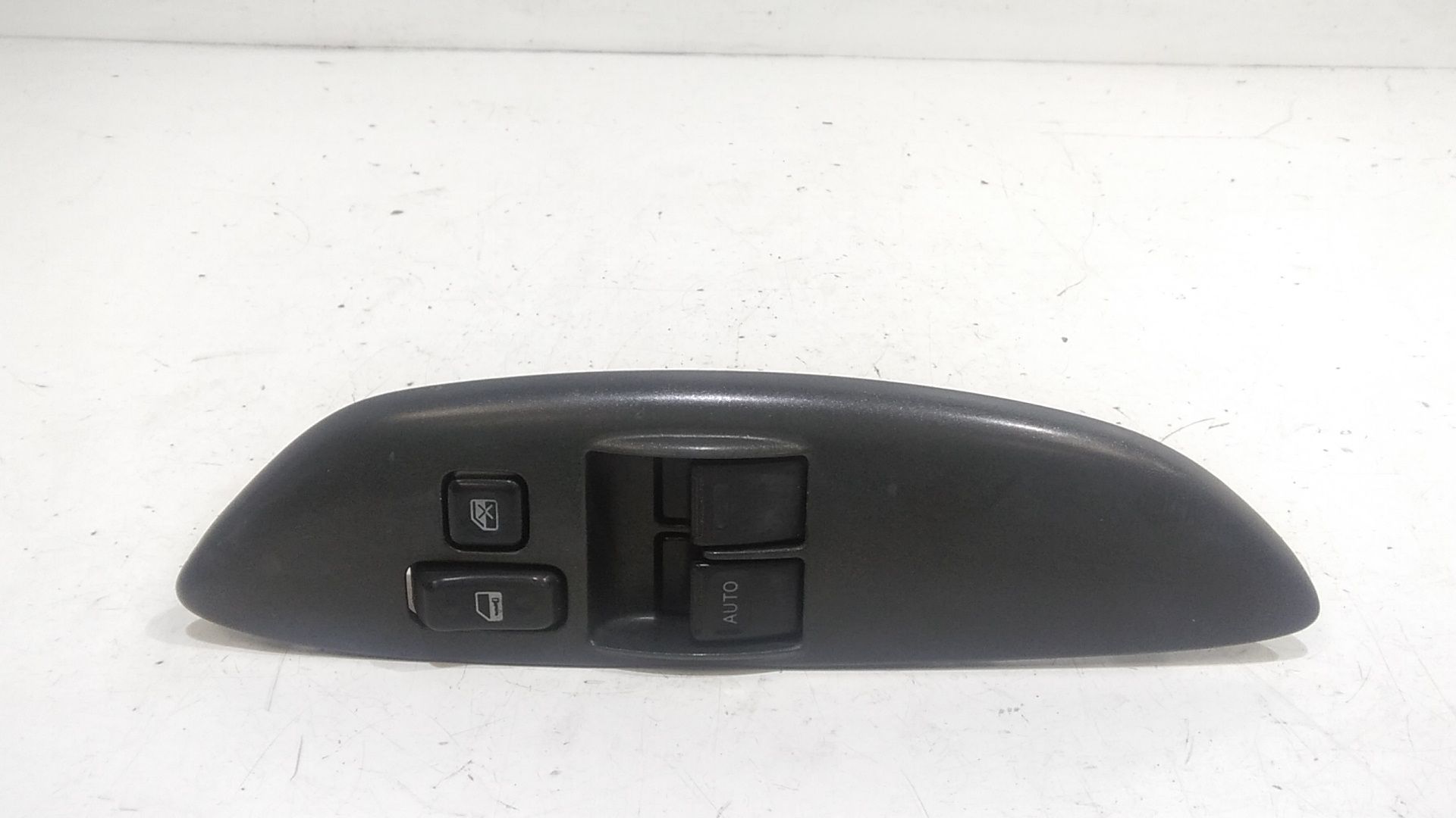 Interruttore Alzacristalli Porta Ant. Sinistro 8482010100 Usato