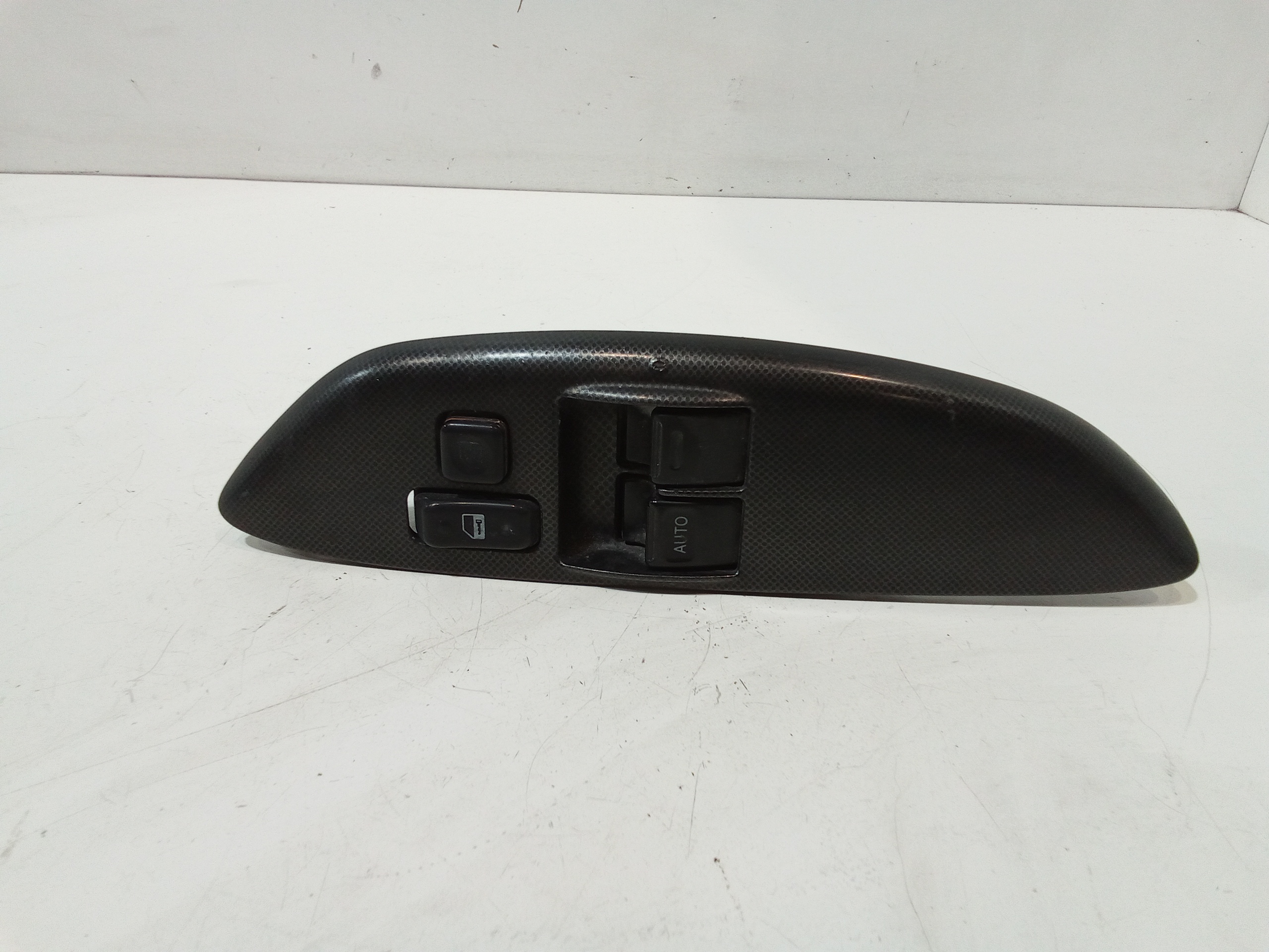 Interruttore Alzacristalli Porta Ant. Sinistro 8482010100 Usato