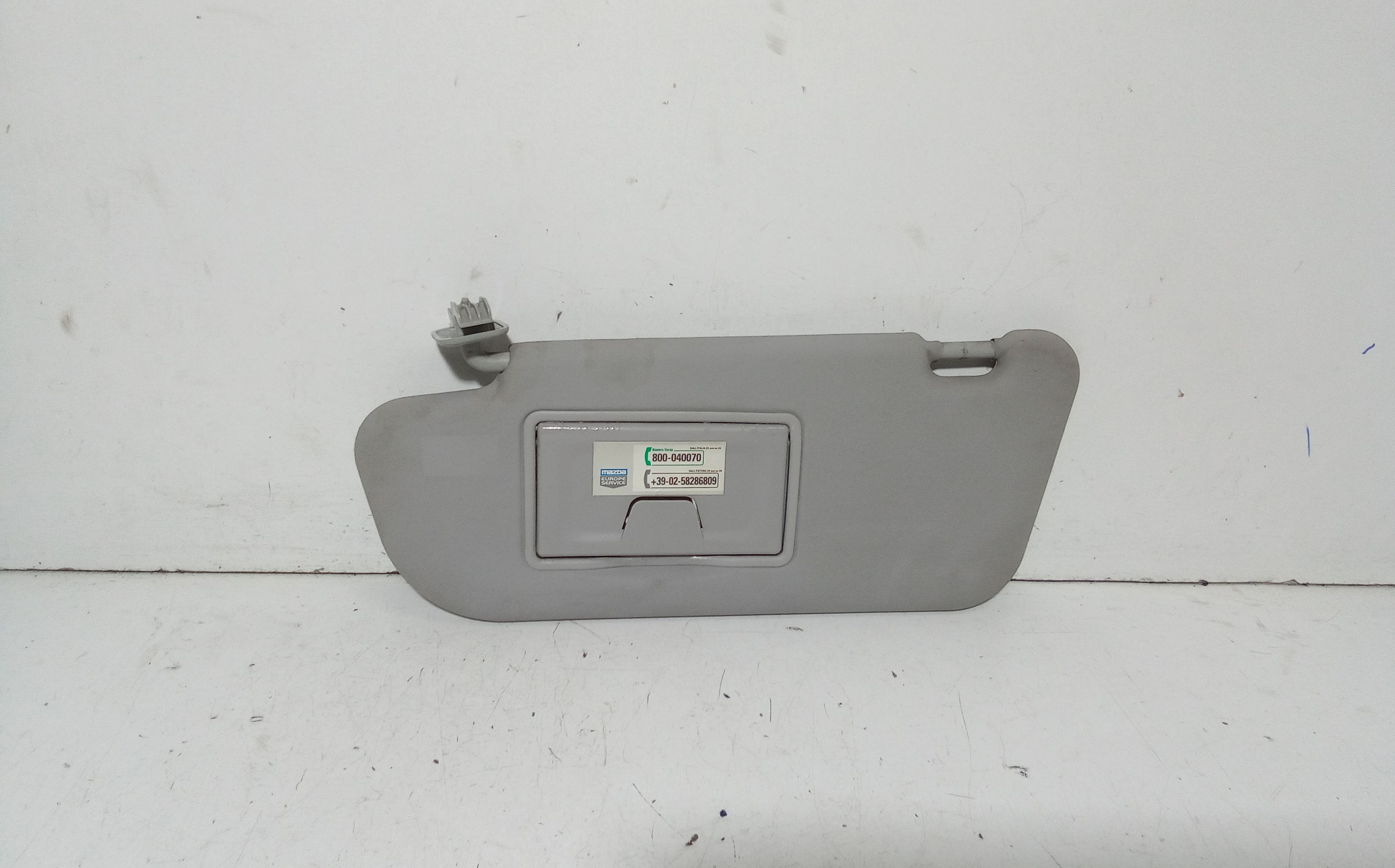 Aletta Parasole Parabrezza Sinistro BP4K69320C30 Usato