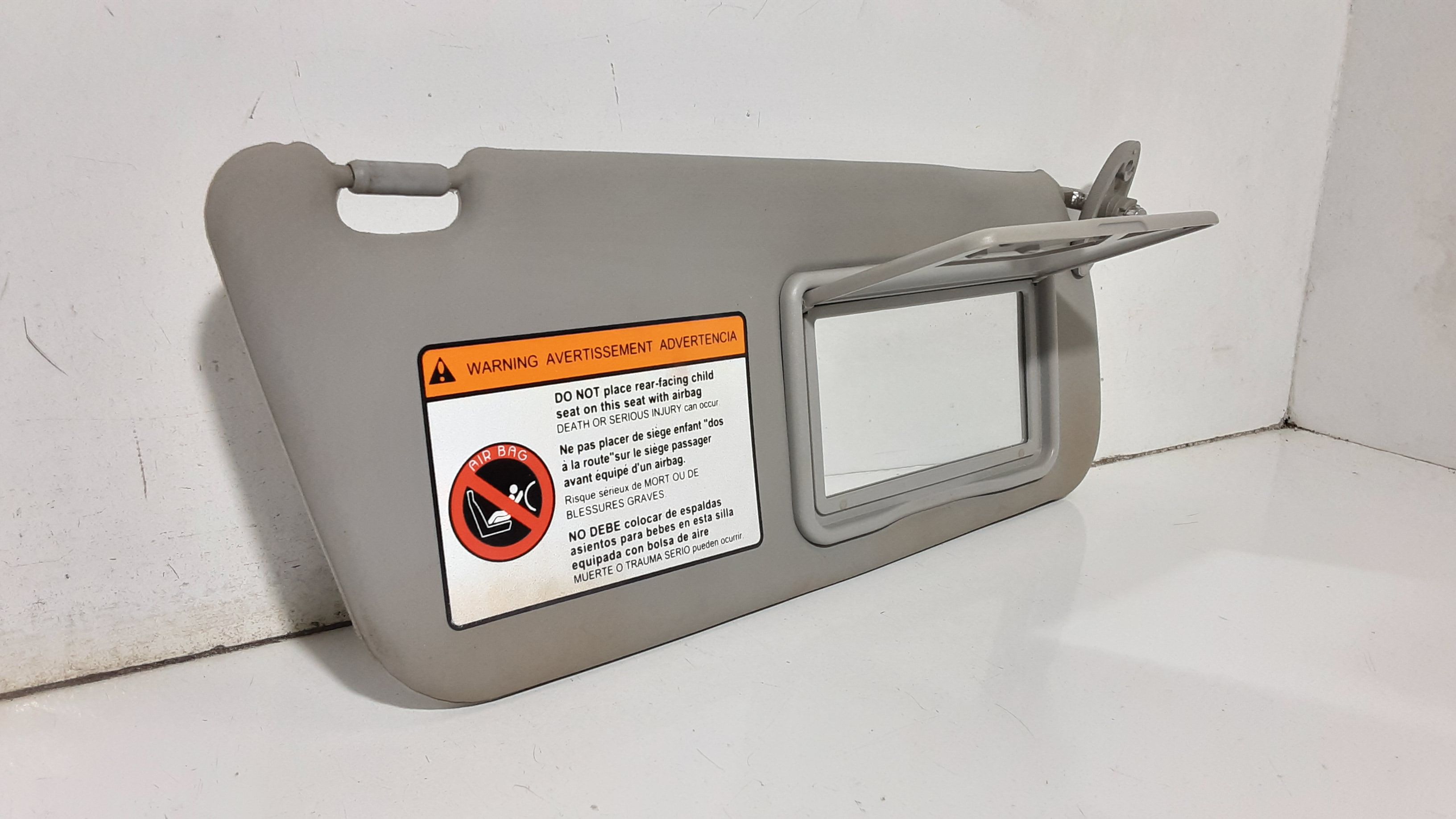 Aletta Parasole Parabrezza Destro 96658514 Usato