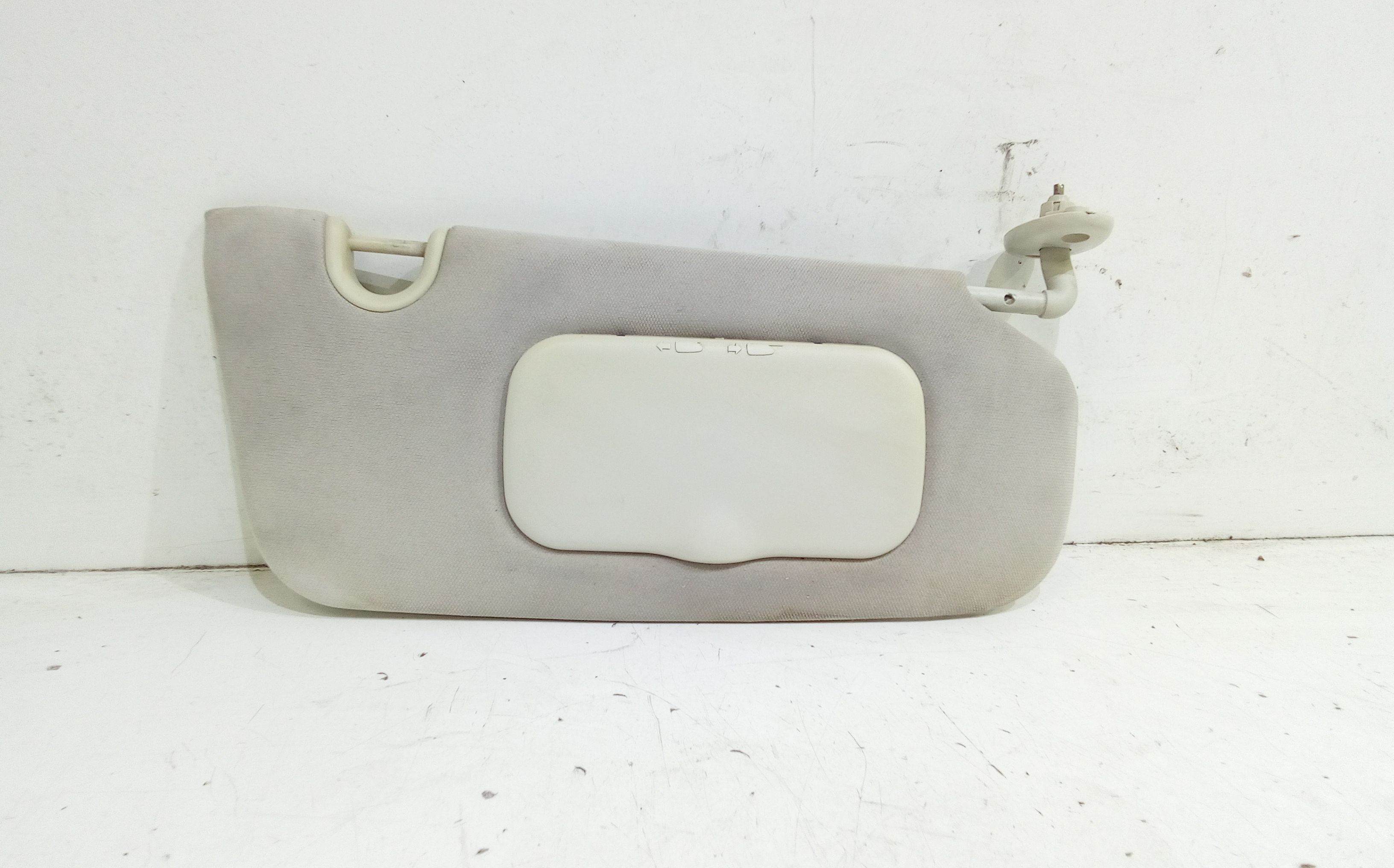 Aletta Parasole Parabrezza Destro K0YD98DW1AA Usato