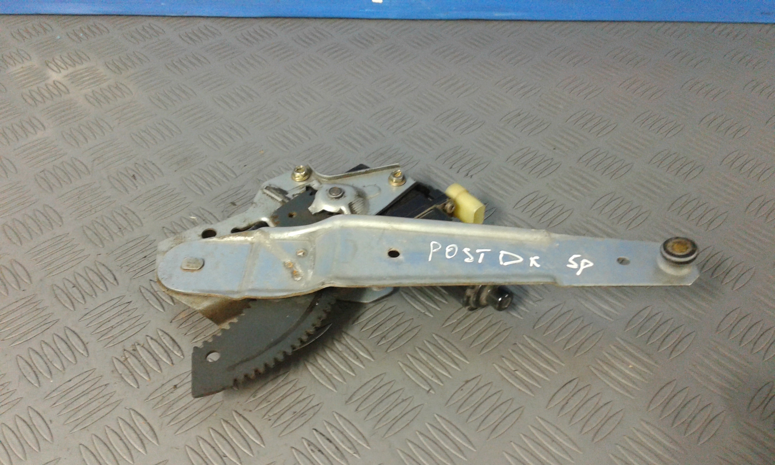 Alzacristallo Porta Post. Destro 834021C000 Usato