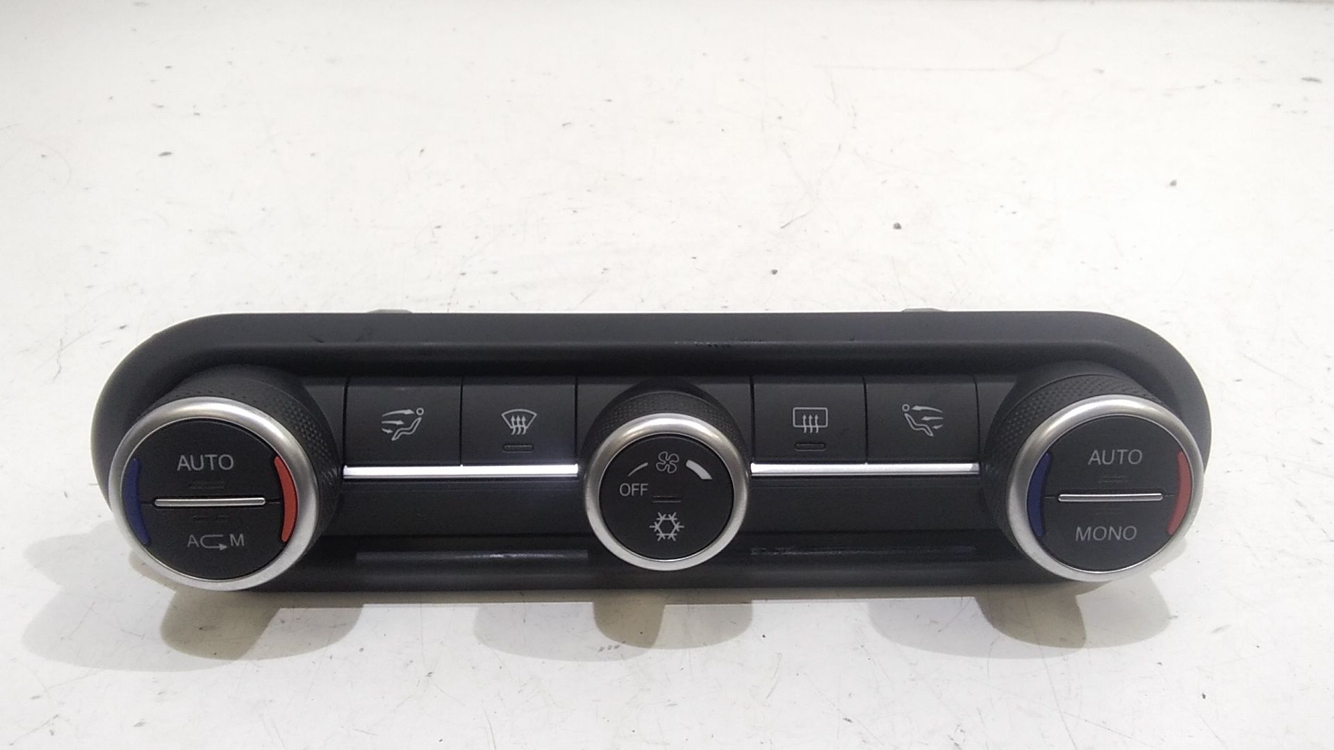 Blocco Comando Climatizzazione 156139066 Usato