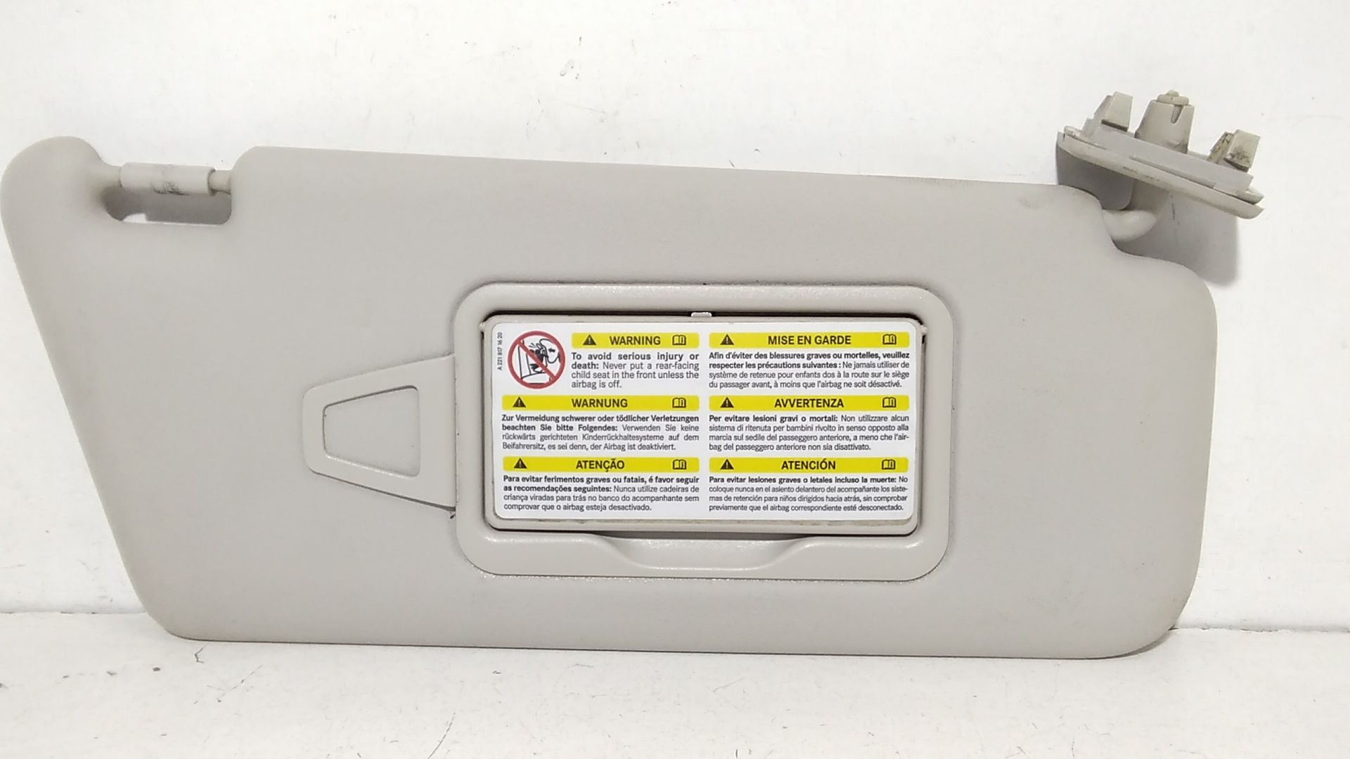 Aletta Parasole Parabrezza Destro A16981004107H48 Usato