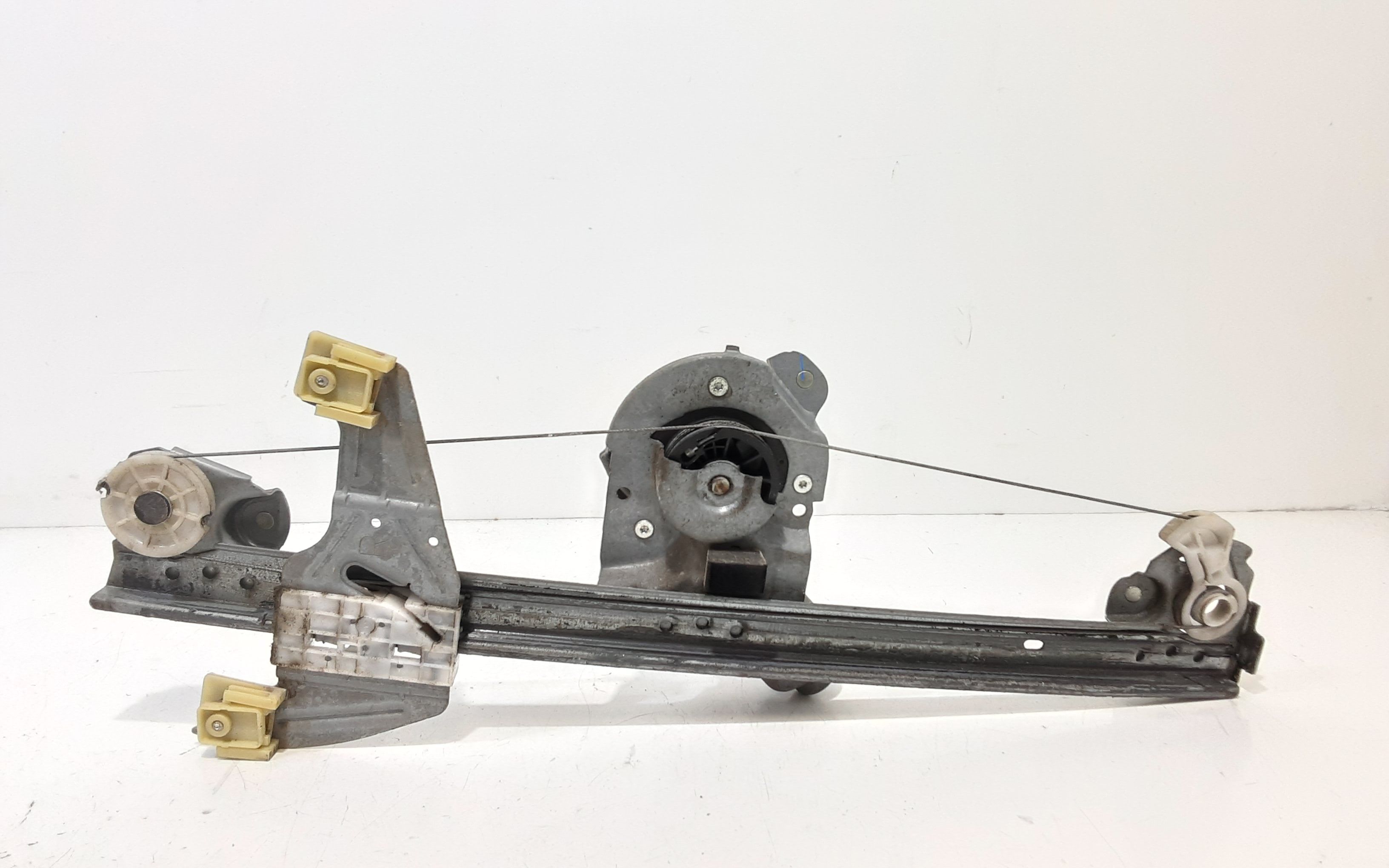 Alzacristallo Porta Ant. Destro 698100H010 Usato